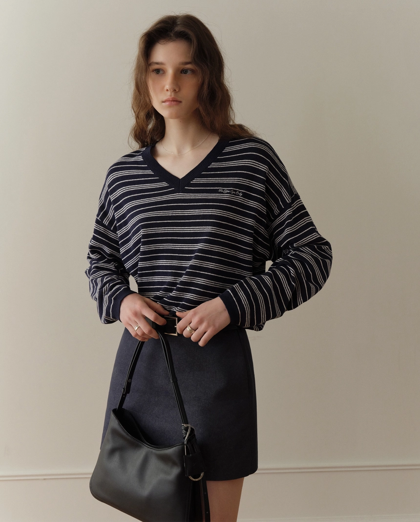 If-Stripe-V-neck-Knit-Navy-Stripe_03.jpg