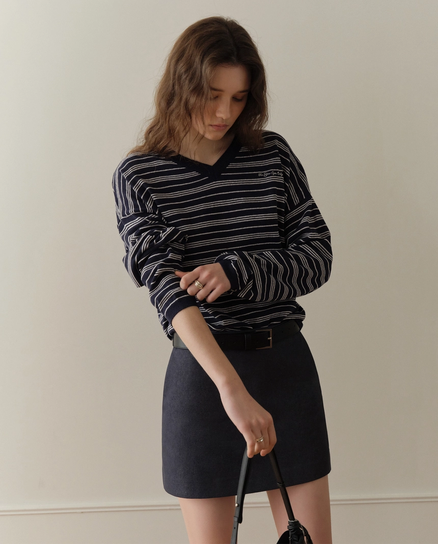 If-Stripe-V-neck-Knit-Navy-Stripe_04.jpg