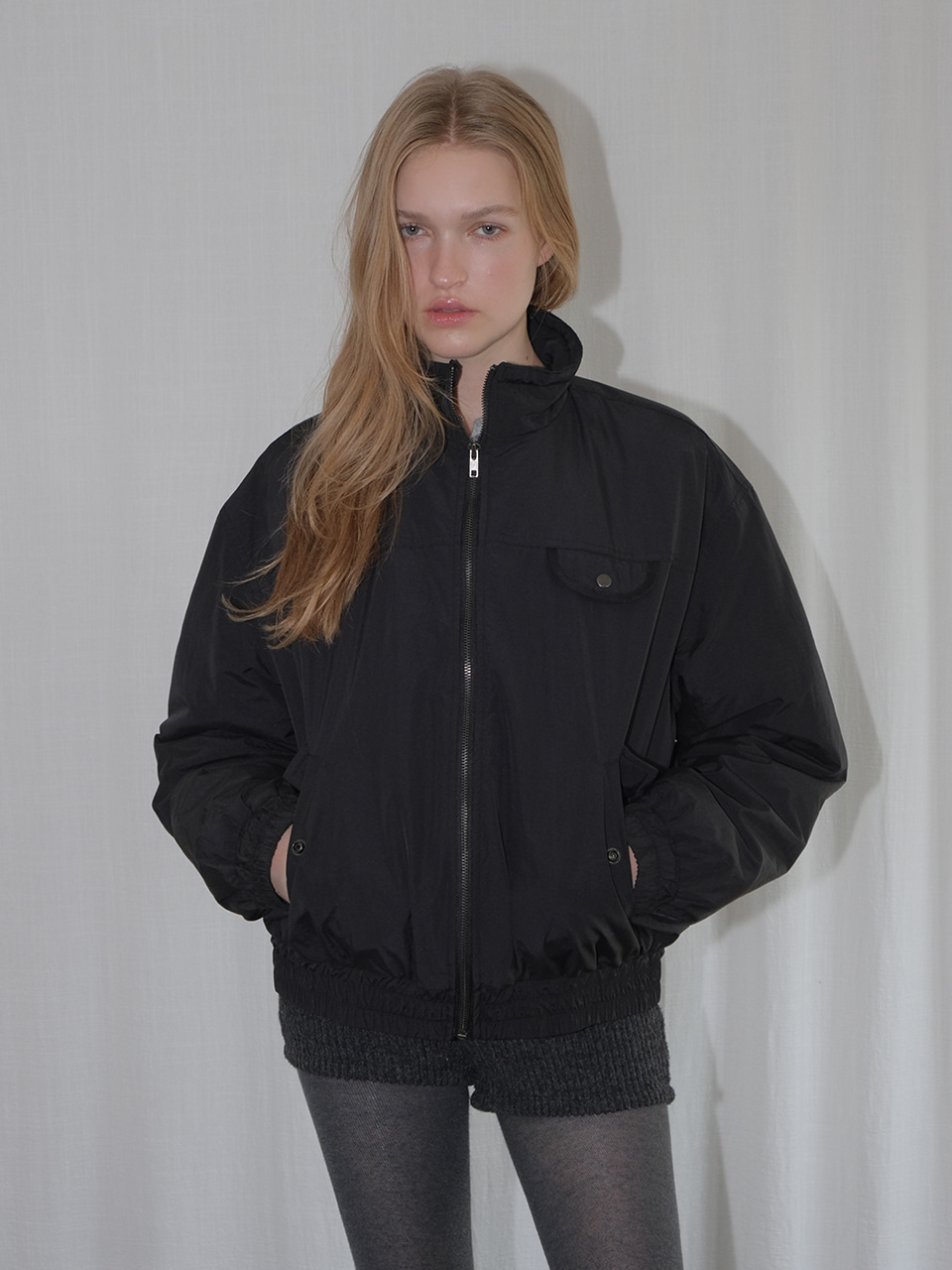 Influencer pick] dot frill hooded windbreaker jumper (black