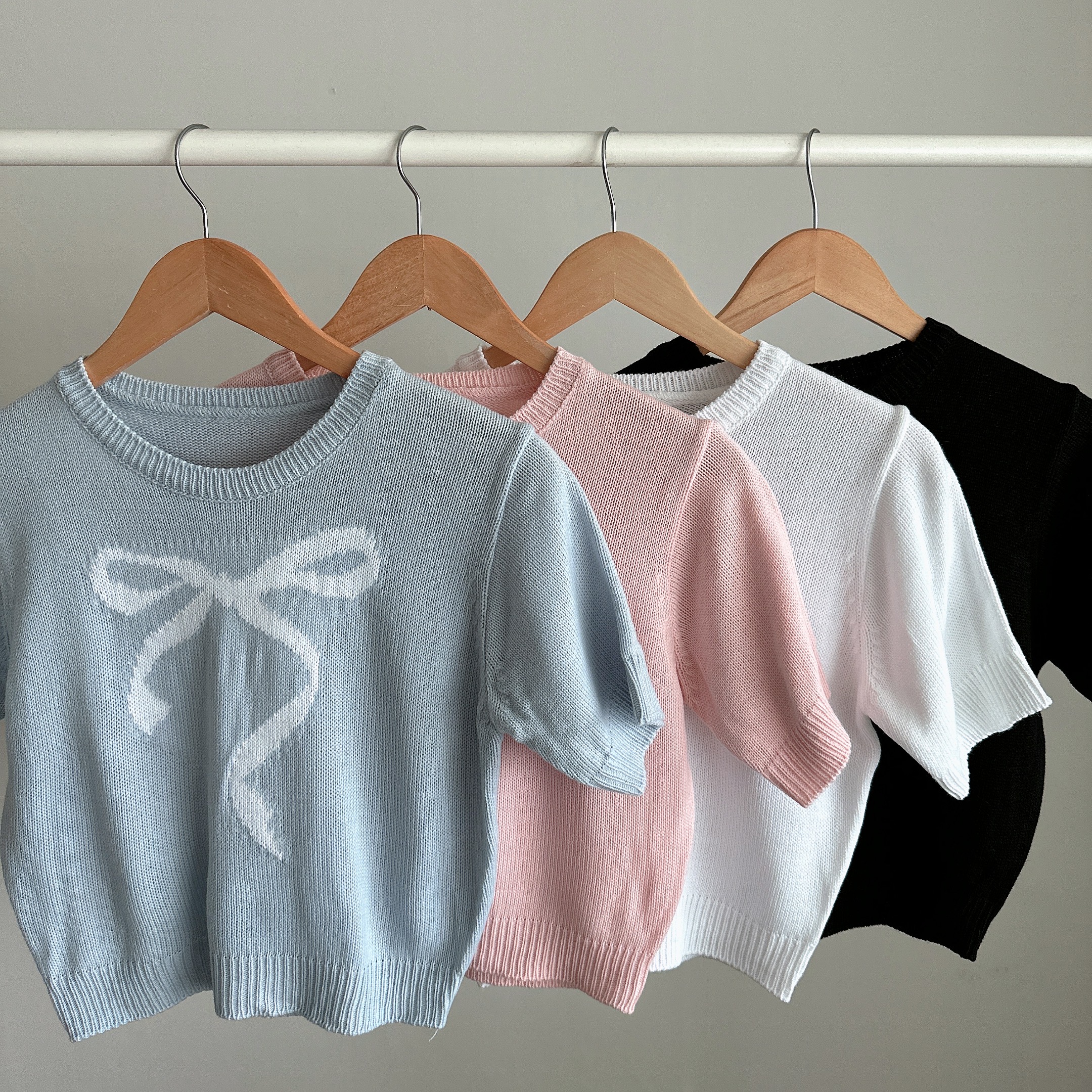 リボンラウンドクロップド半袖ニットTシャツ | ファッション通販サイト