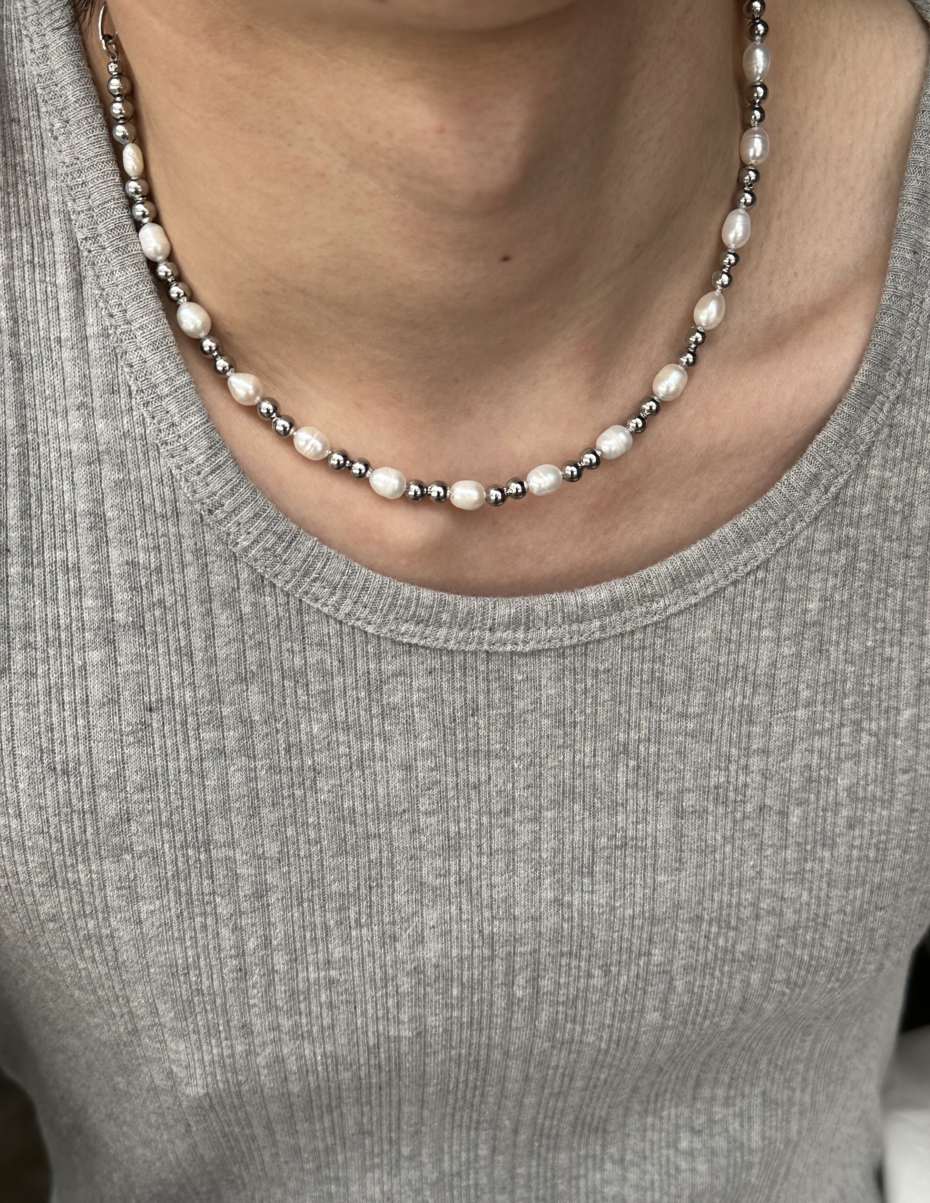 [Unisex] modern pearl surgical necklace