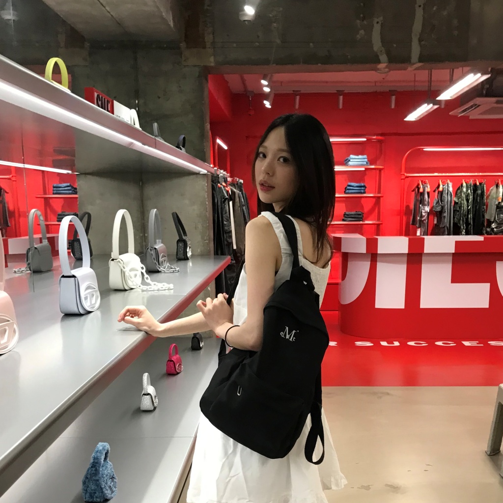 ショルダーバッグ・ポシェット ^MUCENT^ Donda Signature Logo Embroidered Mini Backpack Unis DONDA SIGNATURE LOGO BACK PACK | ファッション通販サイト NUGU