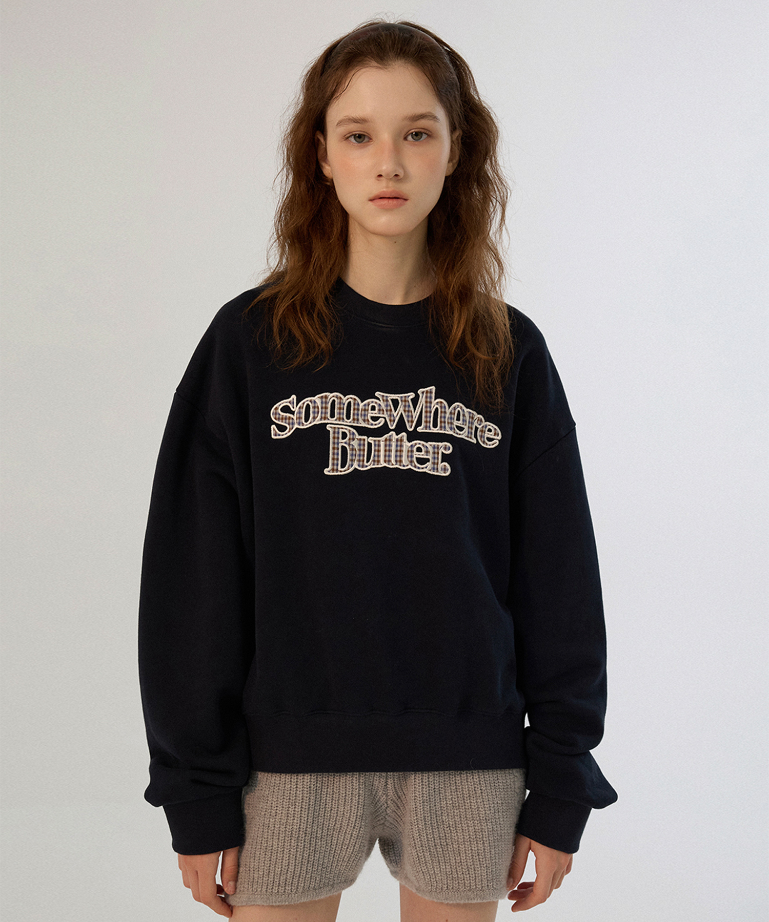 [NAMI x SOMEWHERE BUTTER] Check wave logo sweatshirt - Navy