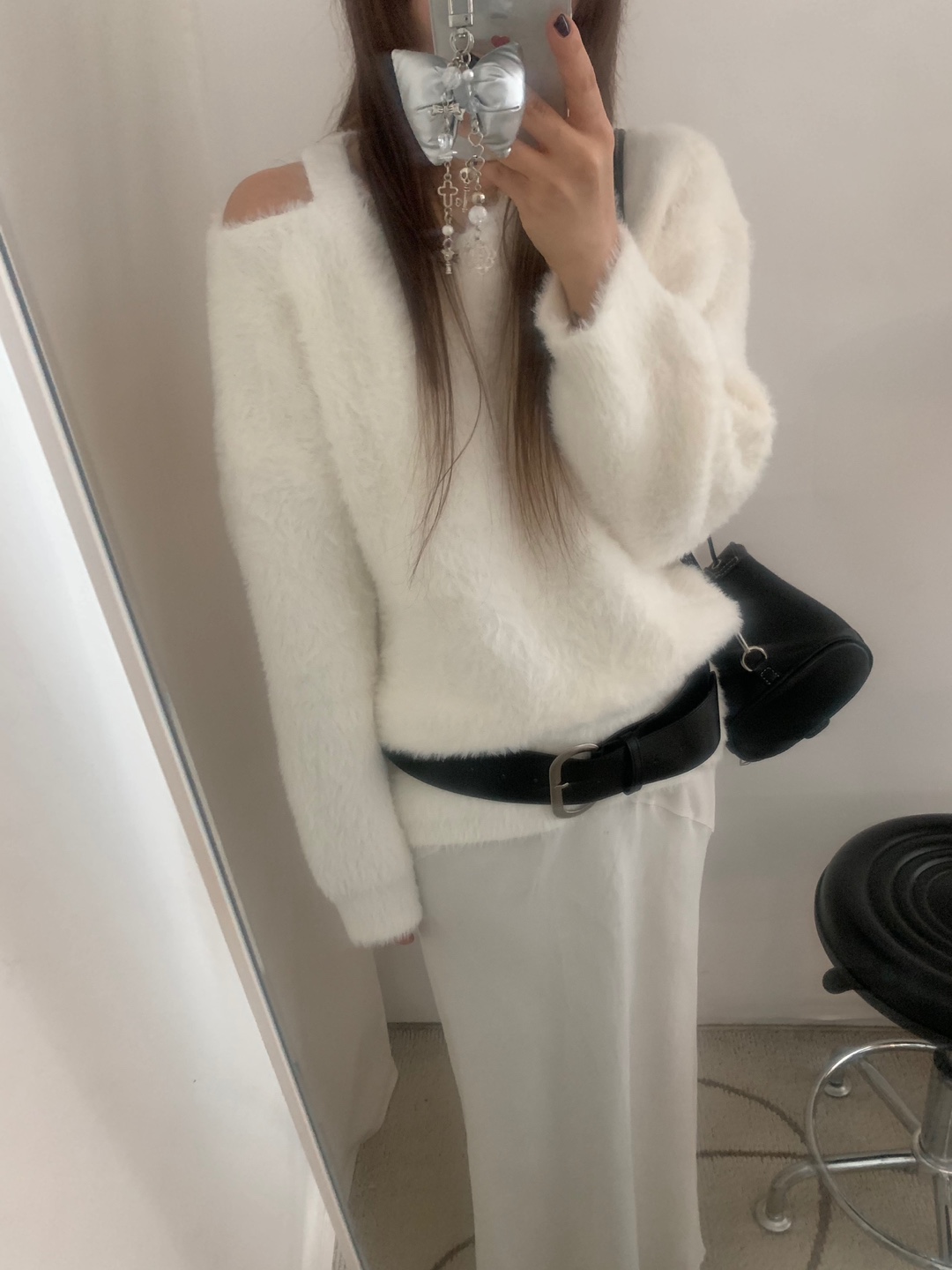 ショルダーアシンメトリーオフショルニット | ファッション通販サイト NUGU