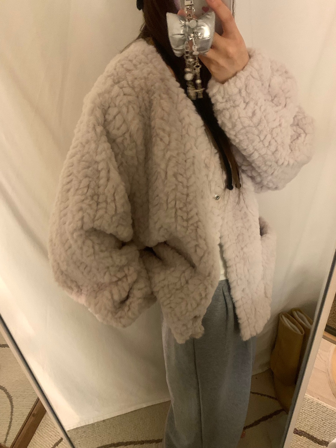 ノーカラーショートフェイクファーコート[品番：OUTW0000163