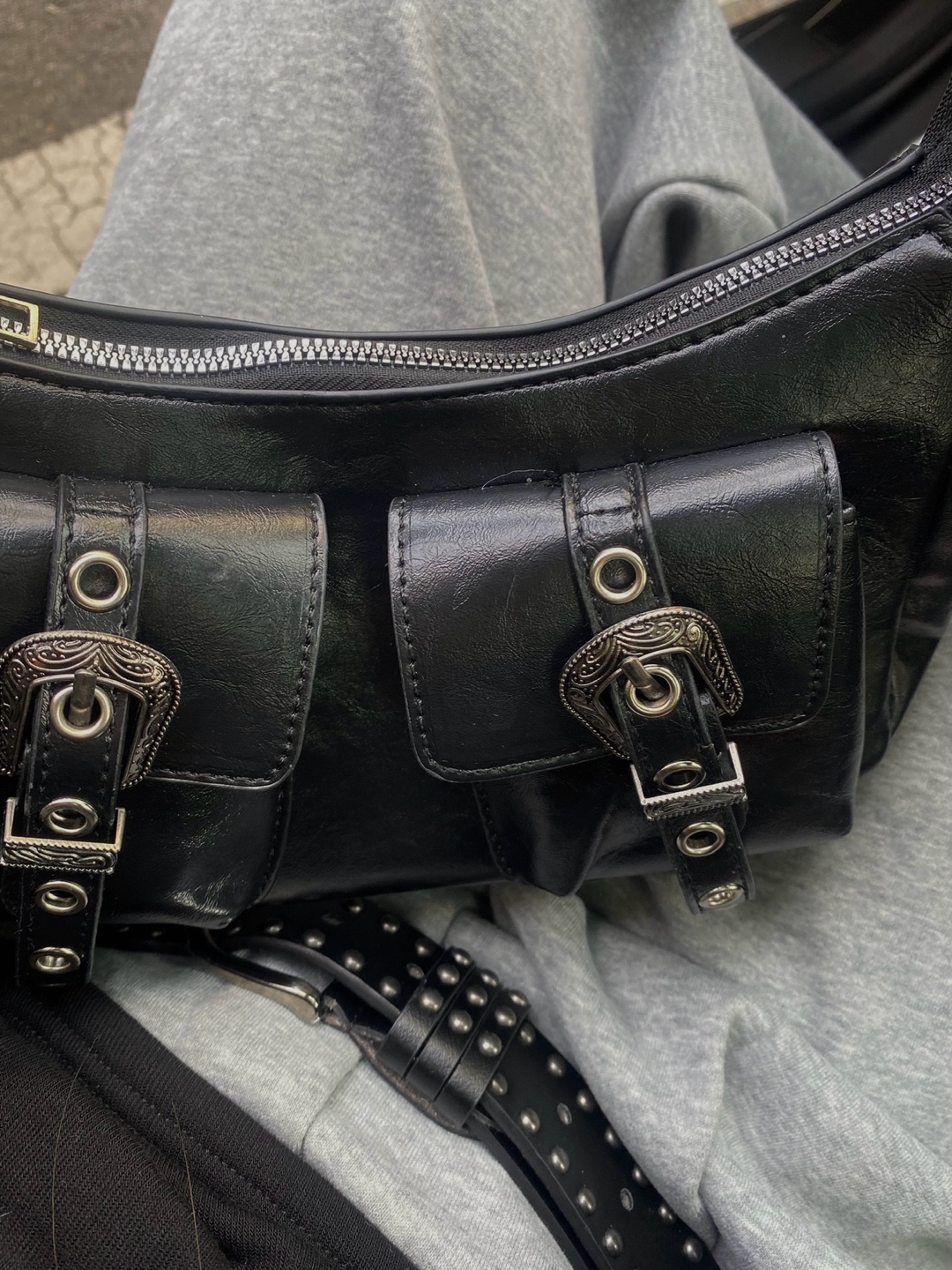 ウエスタンバックルベルトレザーショルダーバッグ