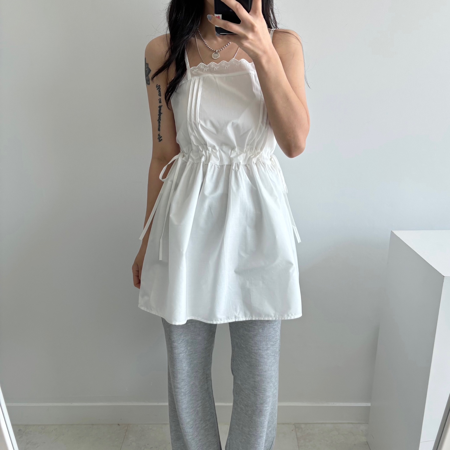 パンチングレースフリルリボンミニキャミワンピース パンチングレースフリルリボンミニキャミワンピース