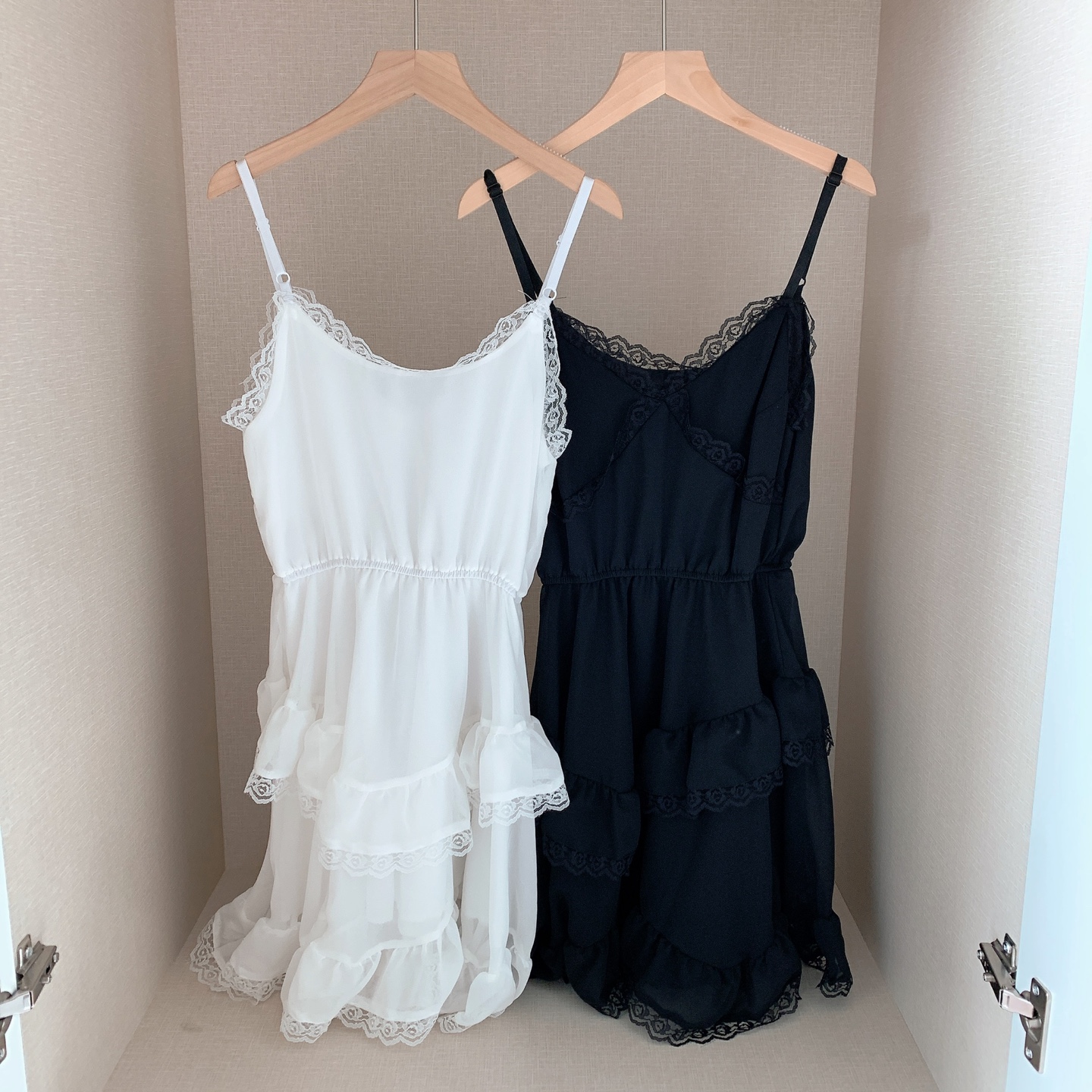 レースフリルミニキャミワンピース | ファッション通販サイト NUGU