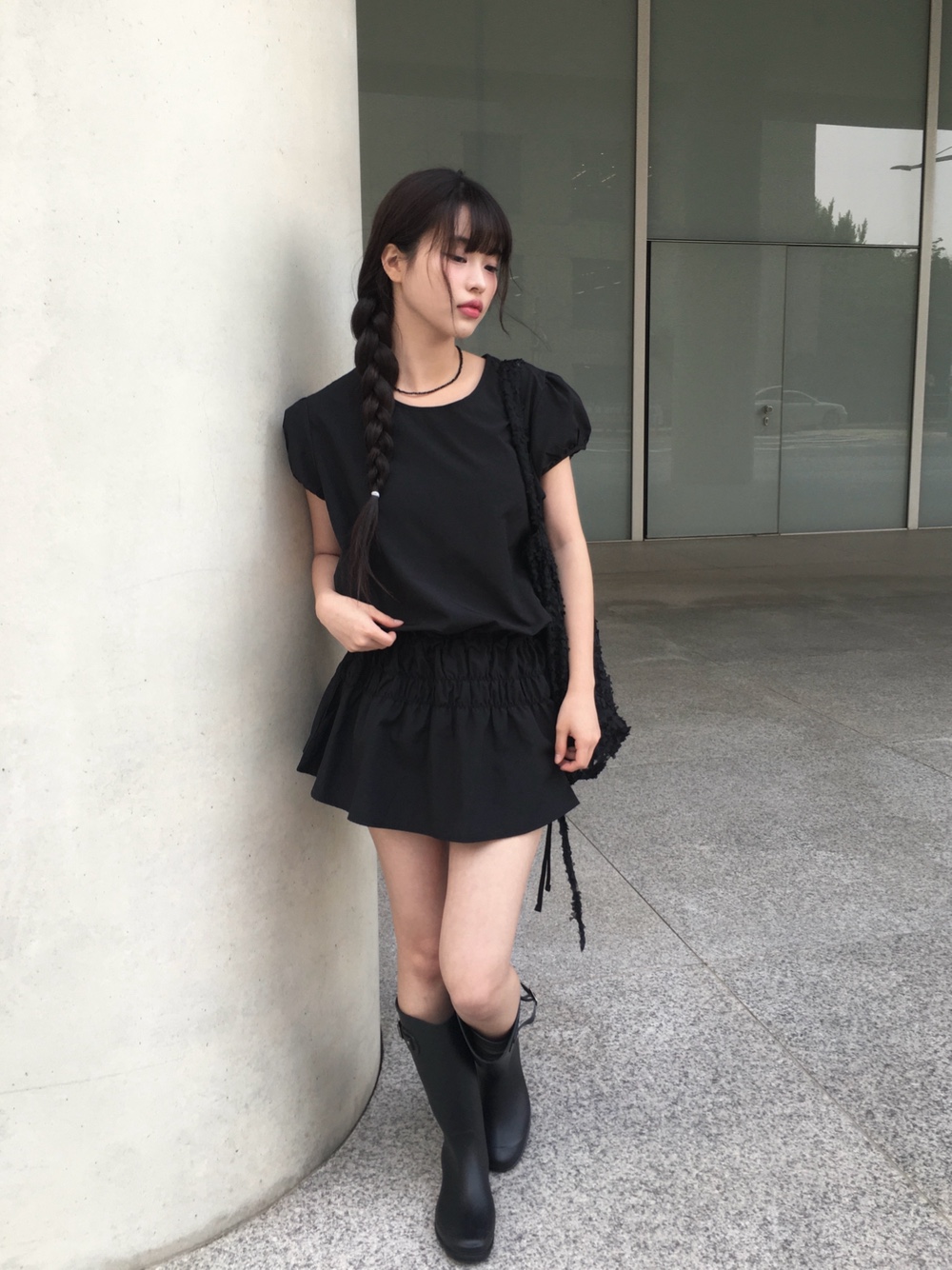TITTY&CO. シャーリングパフミニワンピース ブラック TITTY&CO.（ティティーアンドコー）の「シャーリングパフミニ