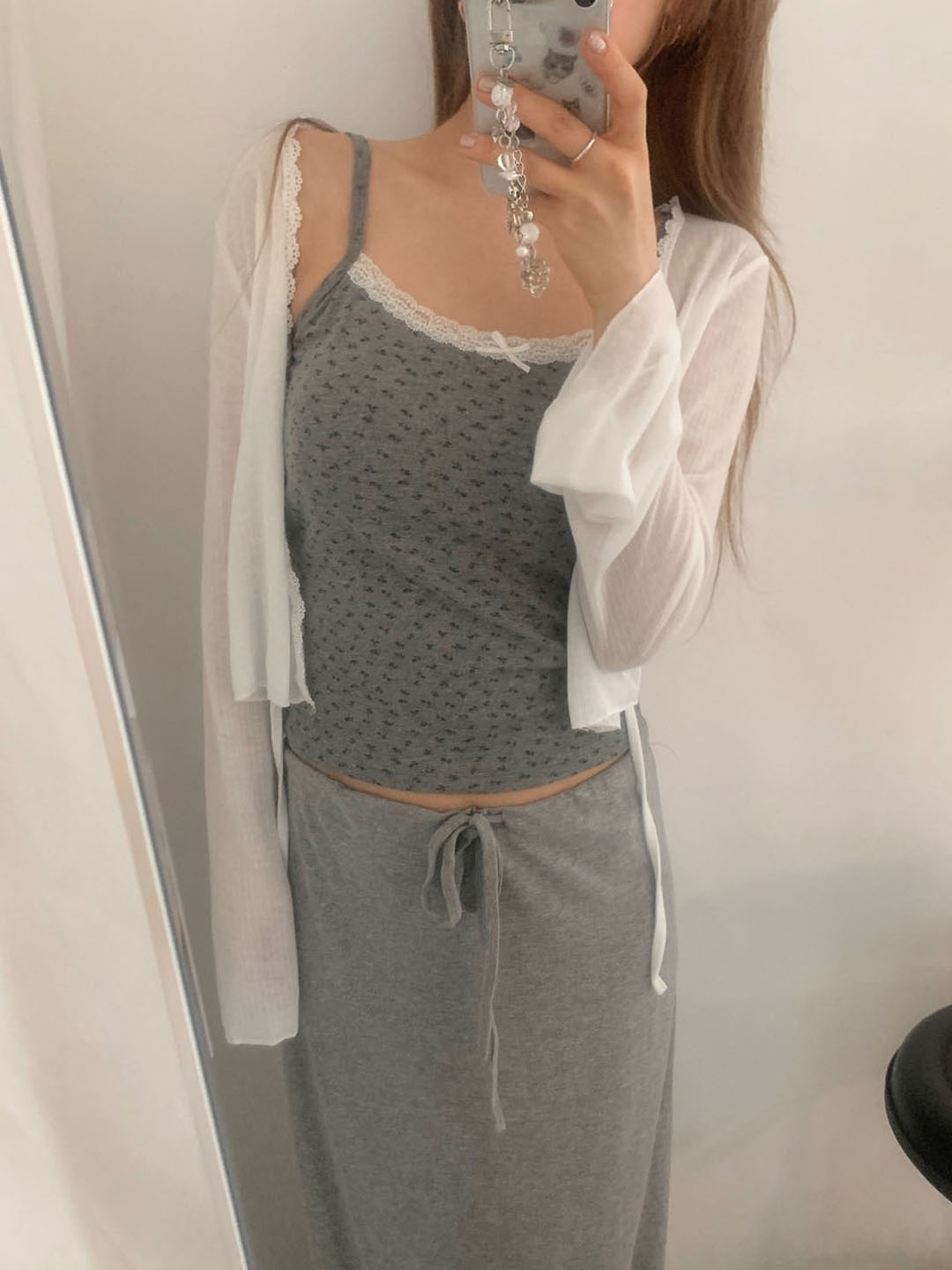 [カップ付き]レースリボンフラワークロップドキャミソール