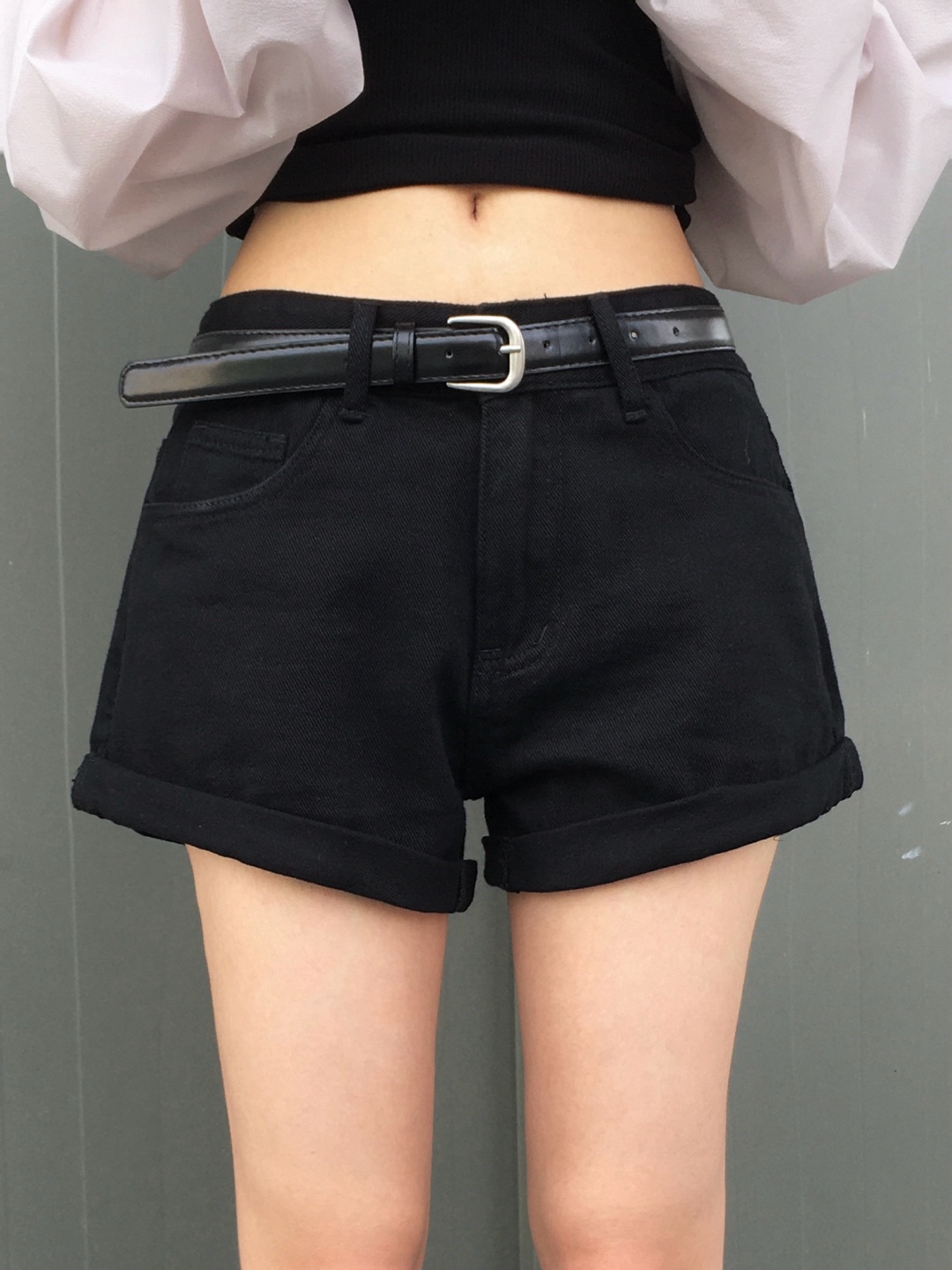 黒 ベルト付きショートパンツ ベルト付きロールアップコットンショートパンツ | ファッション