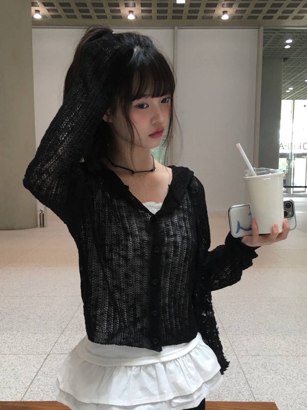 テープヤーン透かし編みクロップドフードニットカーディガン