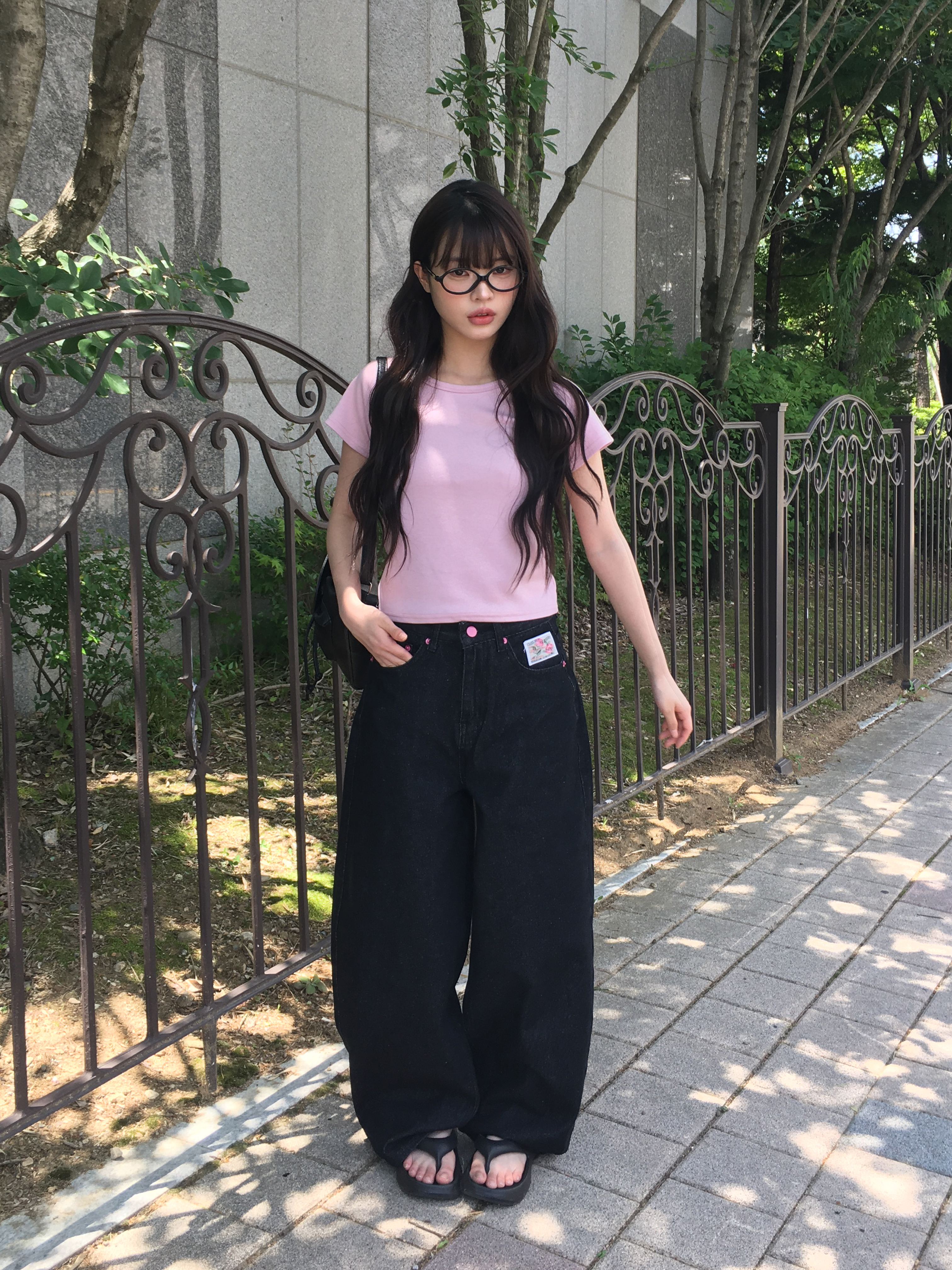 ピンクレタリングバルーンワイド生デニムパンツ | ファッション