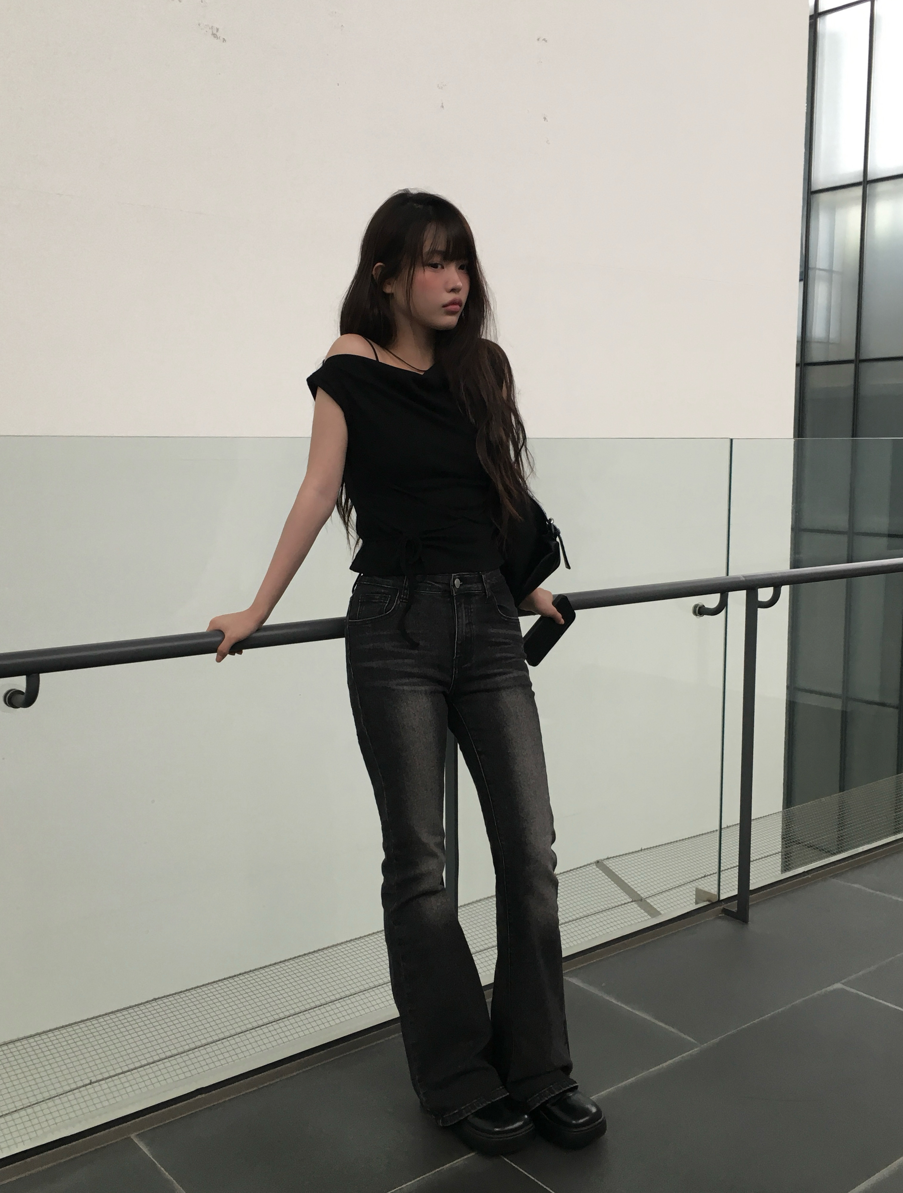 アンバランスネックオフショルダードレープリボンTシャツ