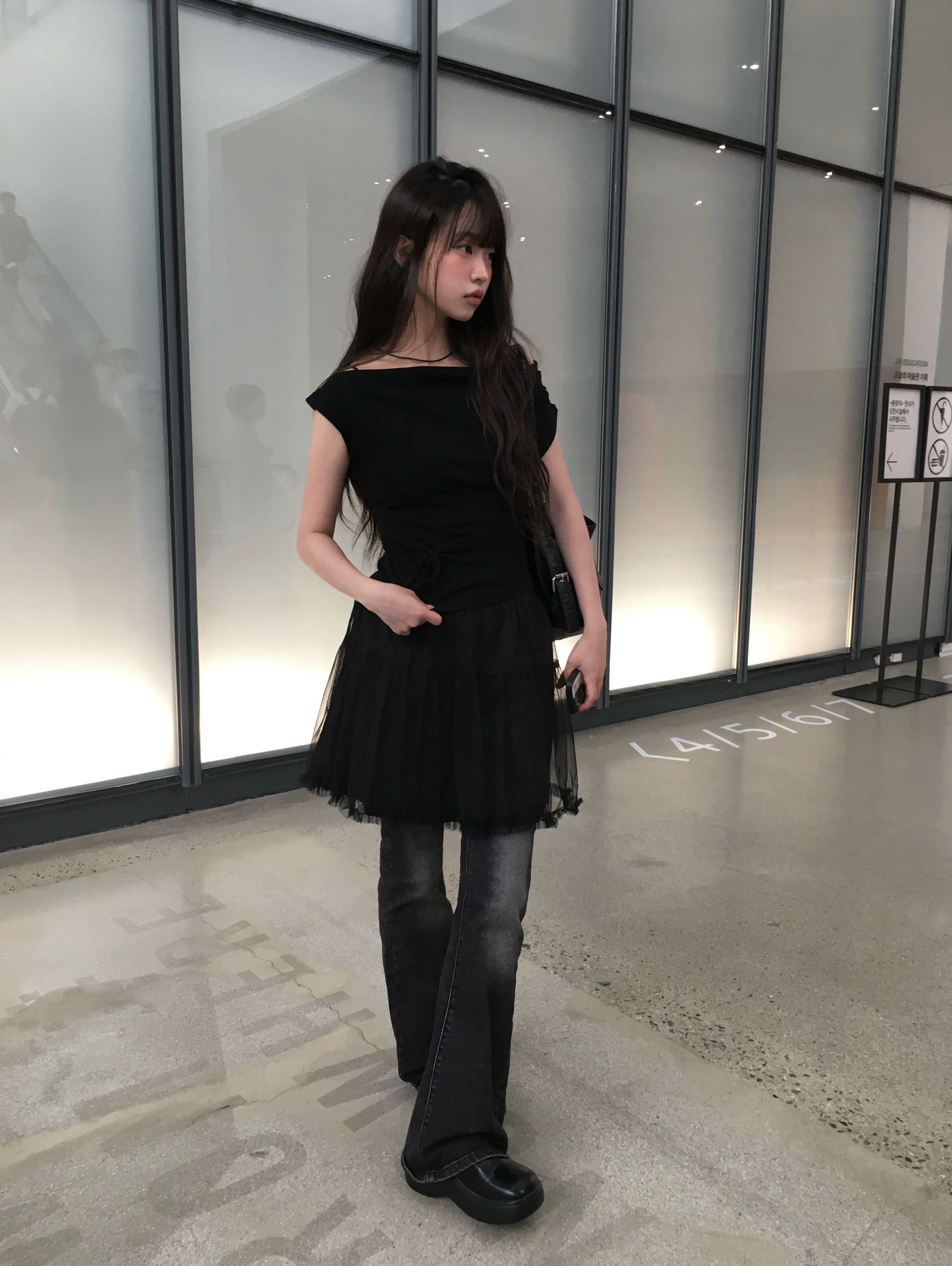 アンバランスネックオフショルダードレープリボンTシャツ