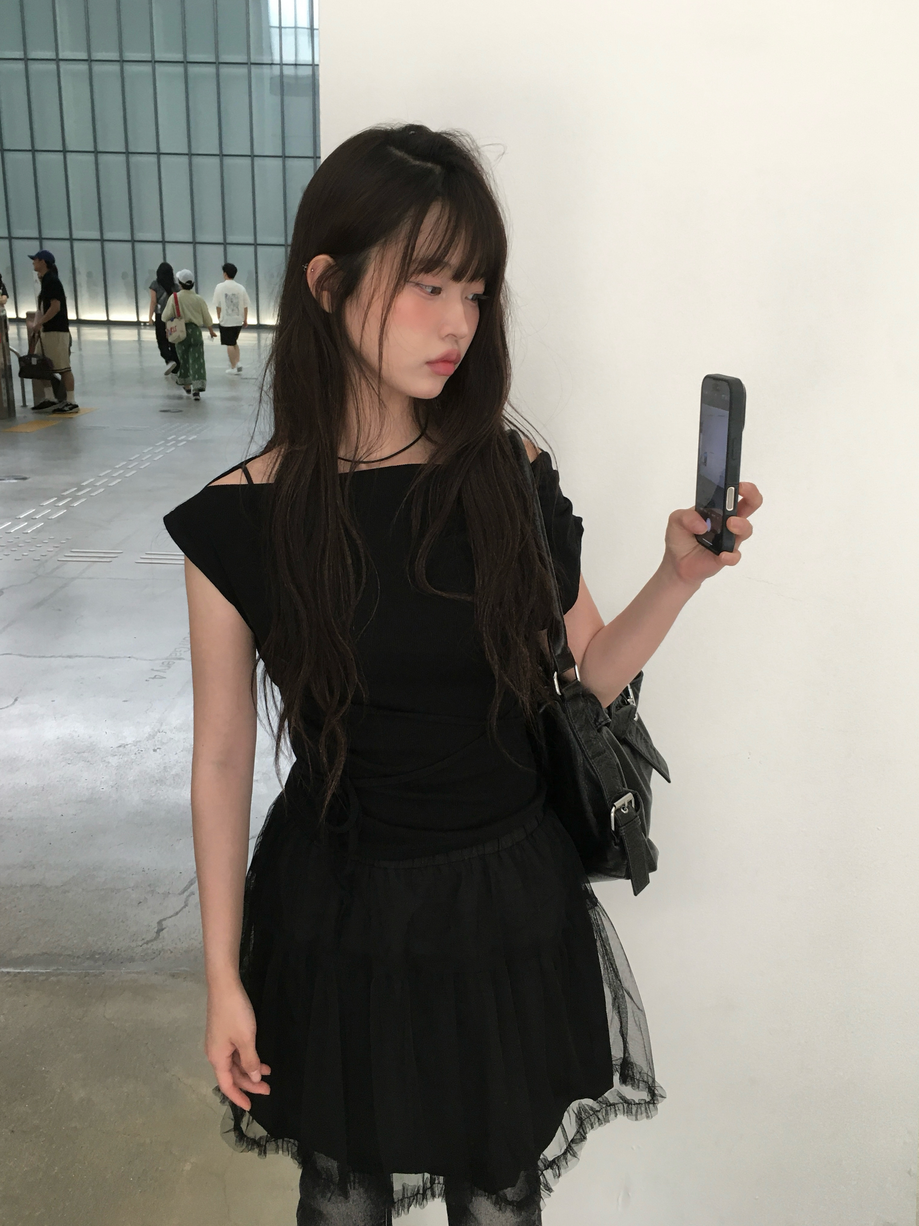 アンバランスネックオフショルダードレープリボンTシャツ