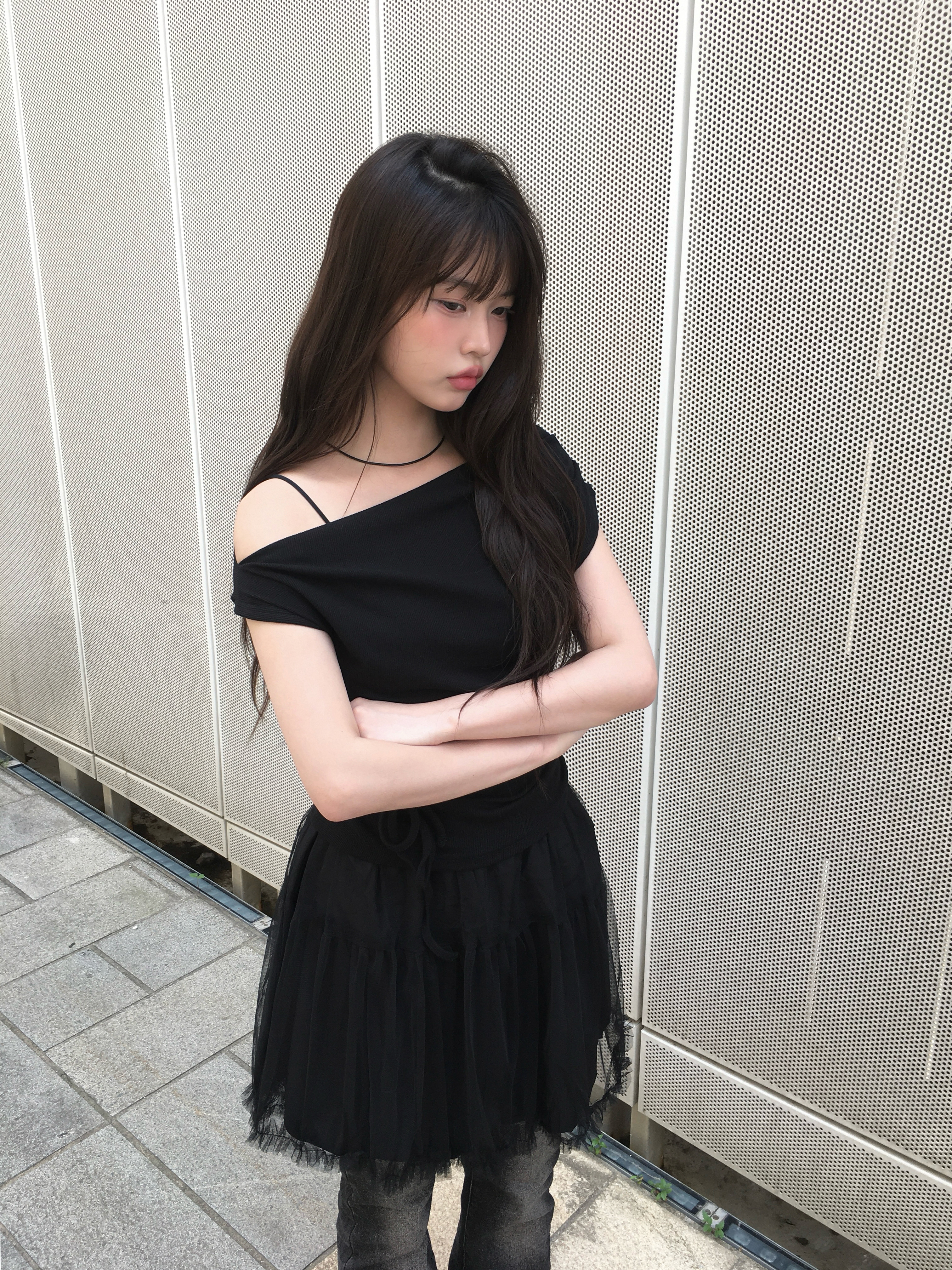 アンバランスネックオフショルダードレープリボンTシャツ