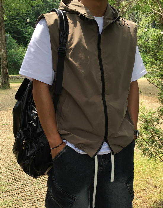 新品 クニオコレクション 動物柄ノースリーブロングベスト フード付き 新品 クニオコレクション 動物柄ノースリーブロングベスト フード付き