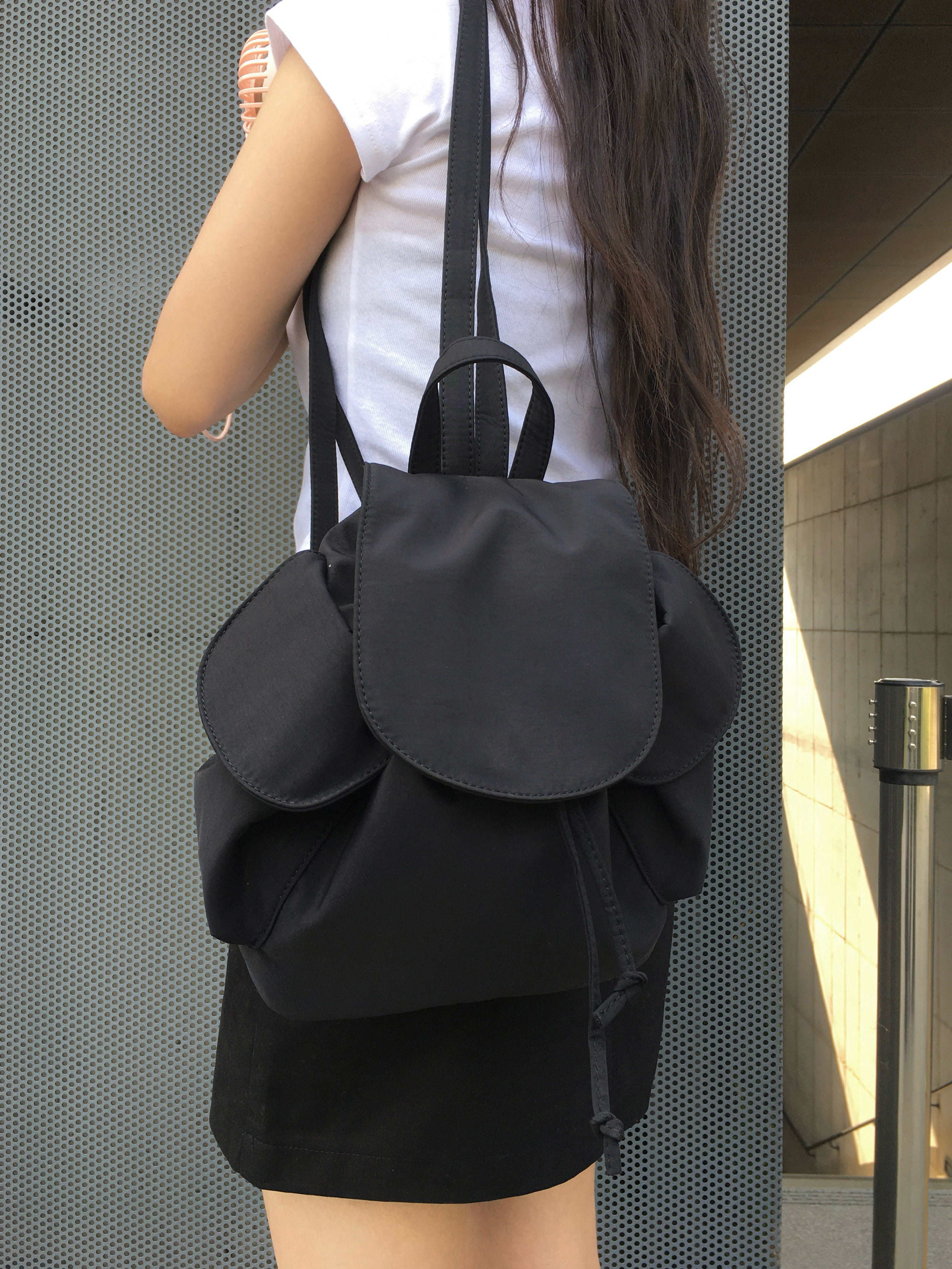 ポケット巾着型フラップミニリュック