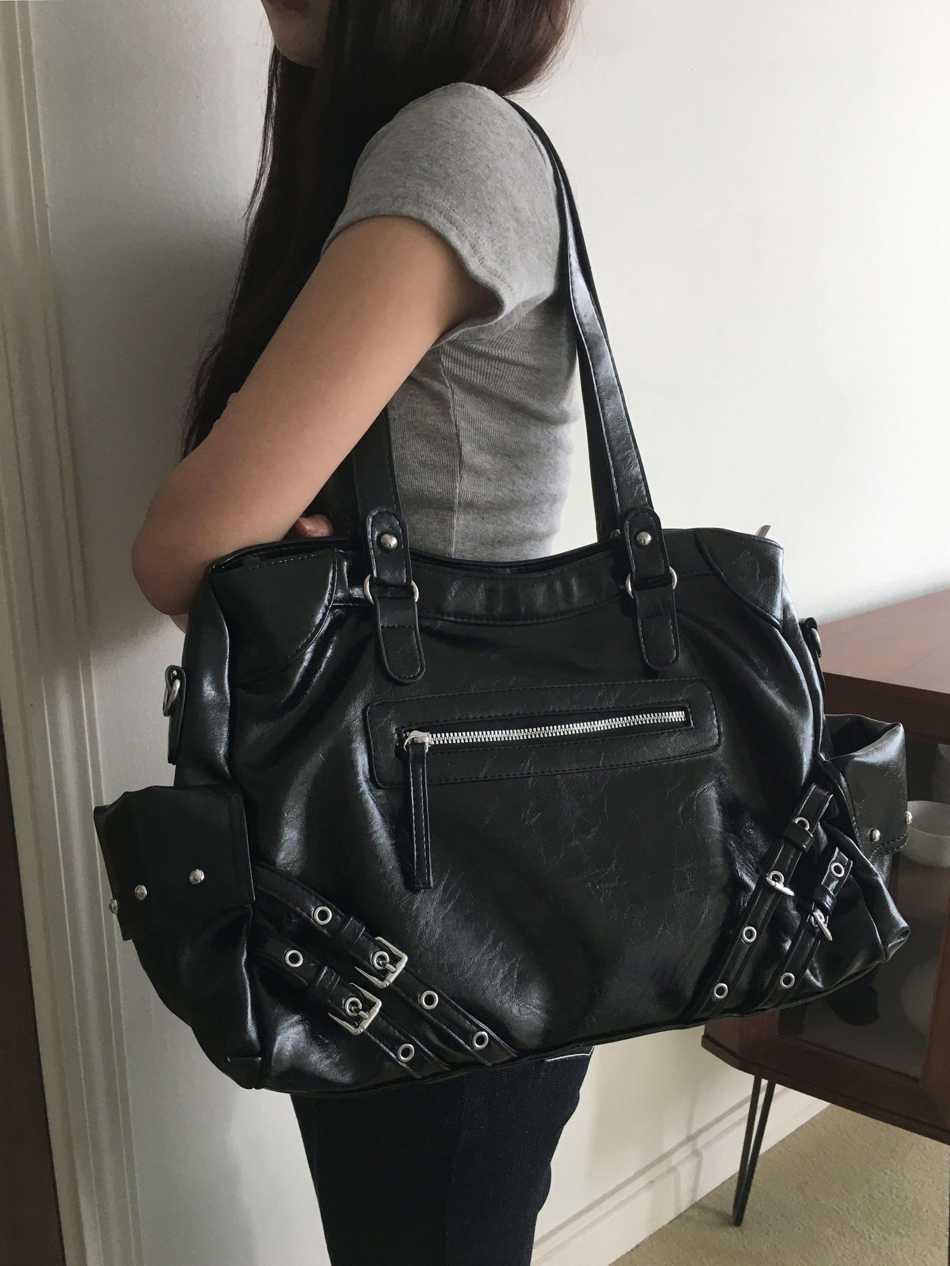 スタッズベルト2WAY大容量ショルダーバッグ | ファッション通販サイト NUGU