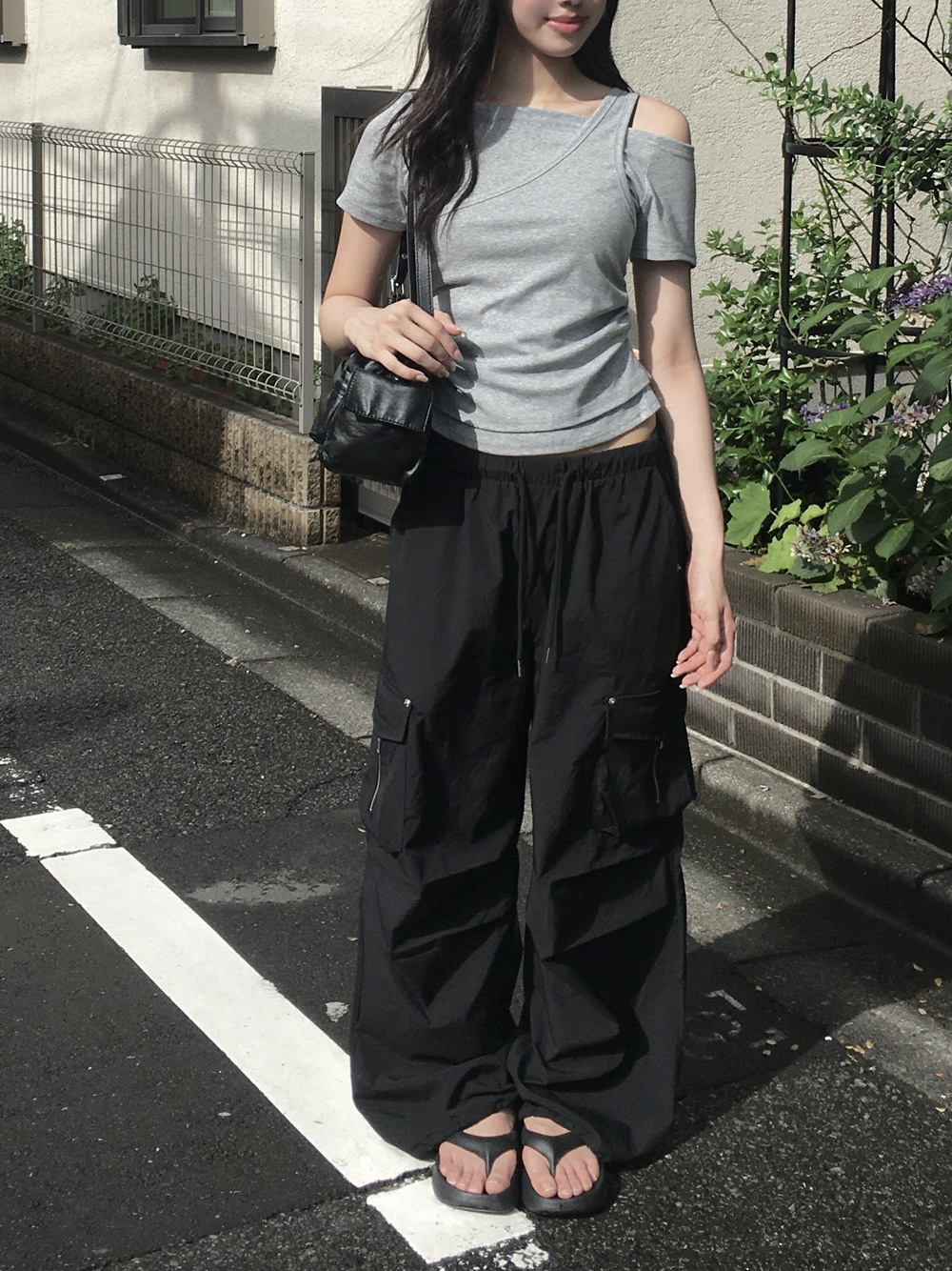 ウエストゴム膝ダーツ裾ドロストナイロンワイドパンツ
