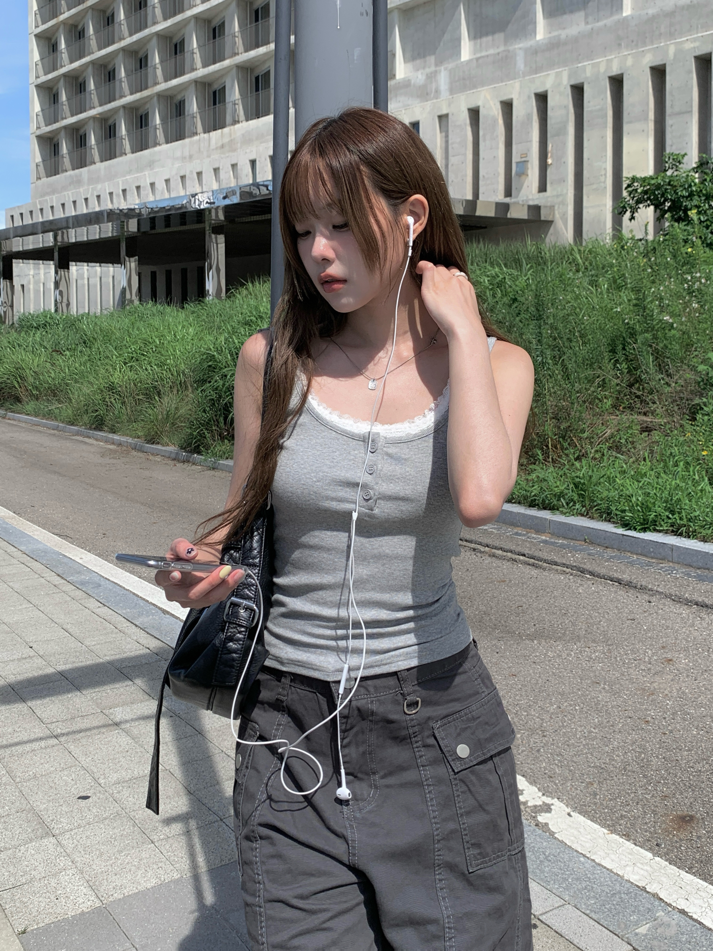 レースレイヤードボタンリブタンクトップ | ファッション通販サイト NUGU