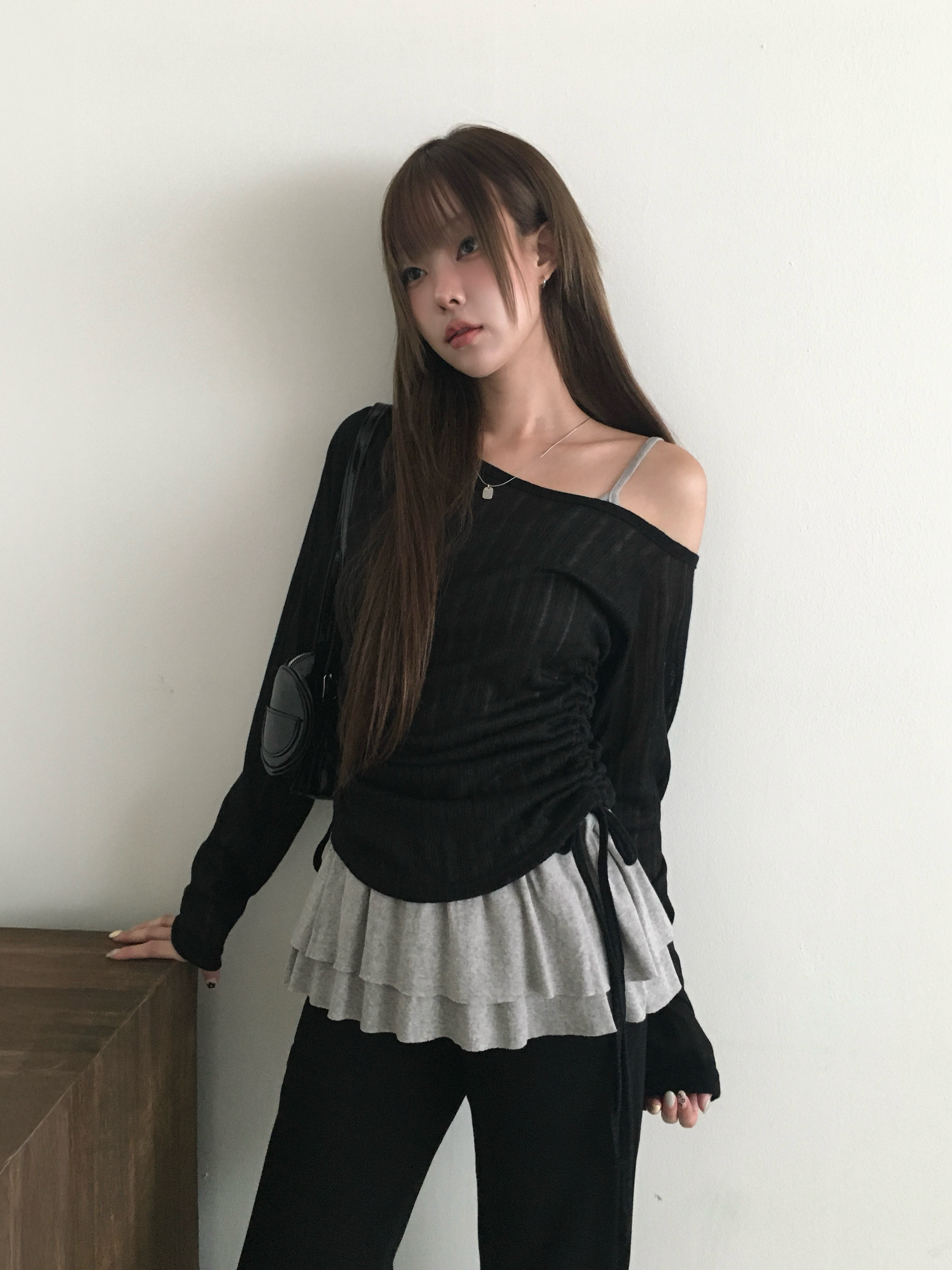 ワンオフショルダーサイドシャーリングシアーニット