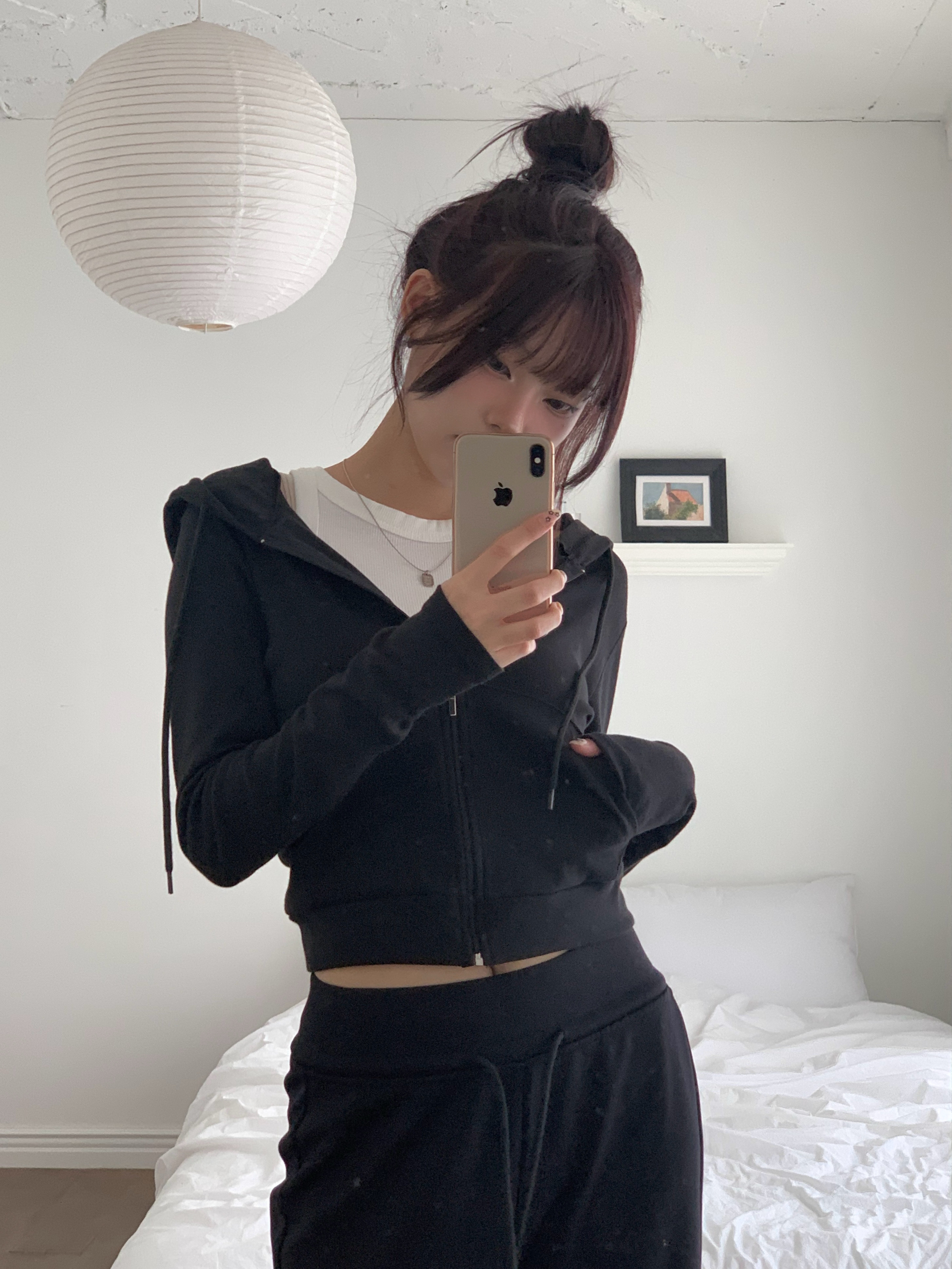 スリムフィットカンガルーポケットクロップドパーカー | ファッション