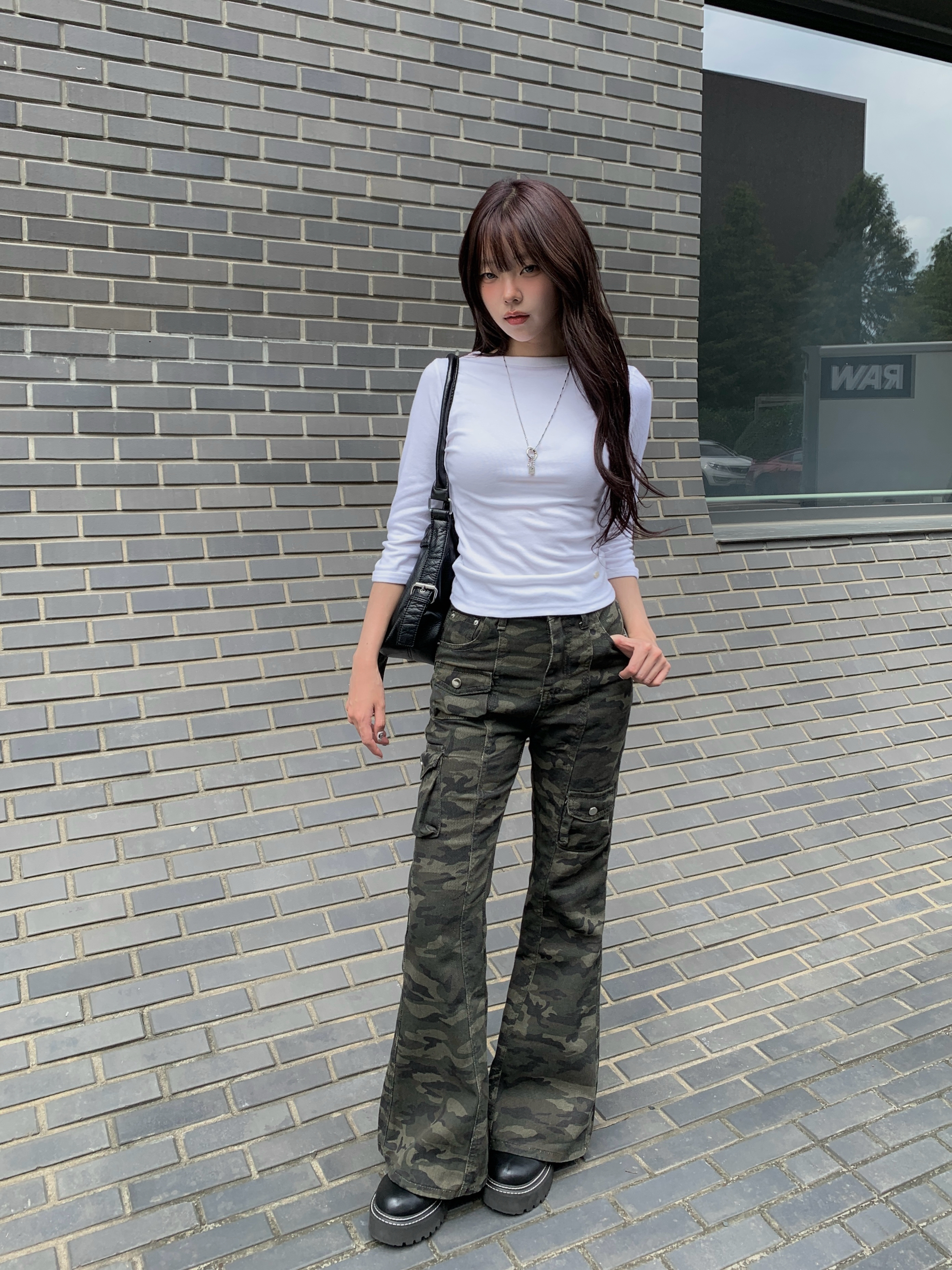 ミリタリーカモフラージュ柄ブーツカットカーゴパンツ