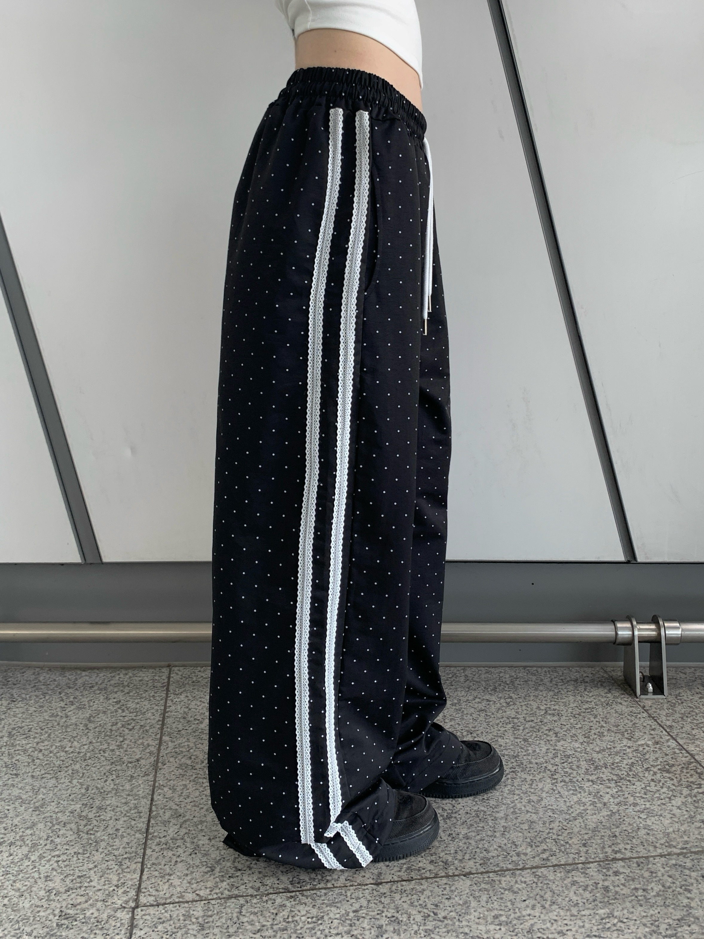 レースラインドット柄ワイドトラックパンツ | ファッション通販サイト NUGU