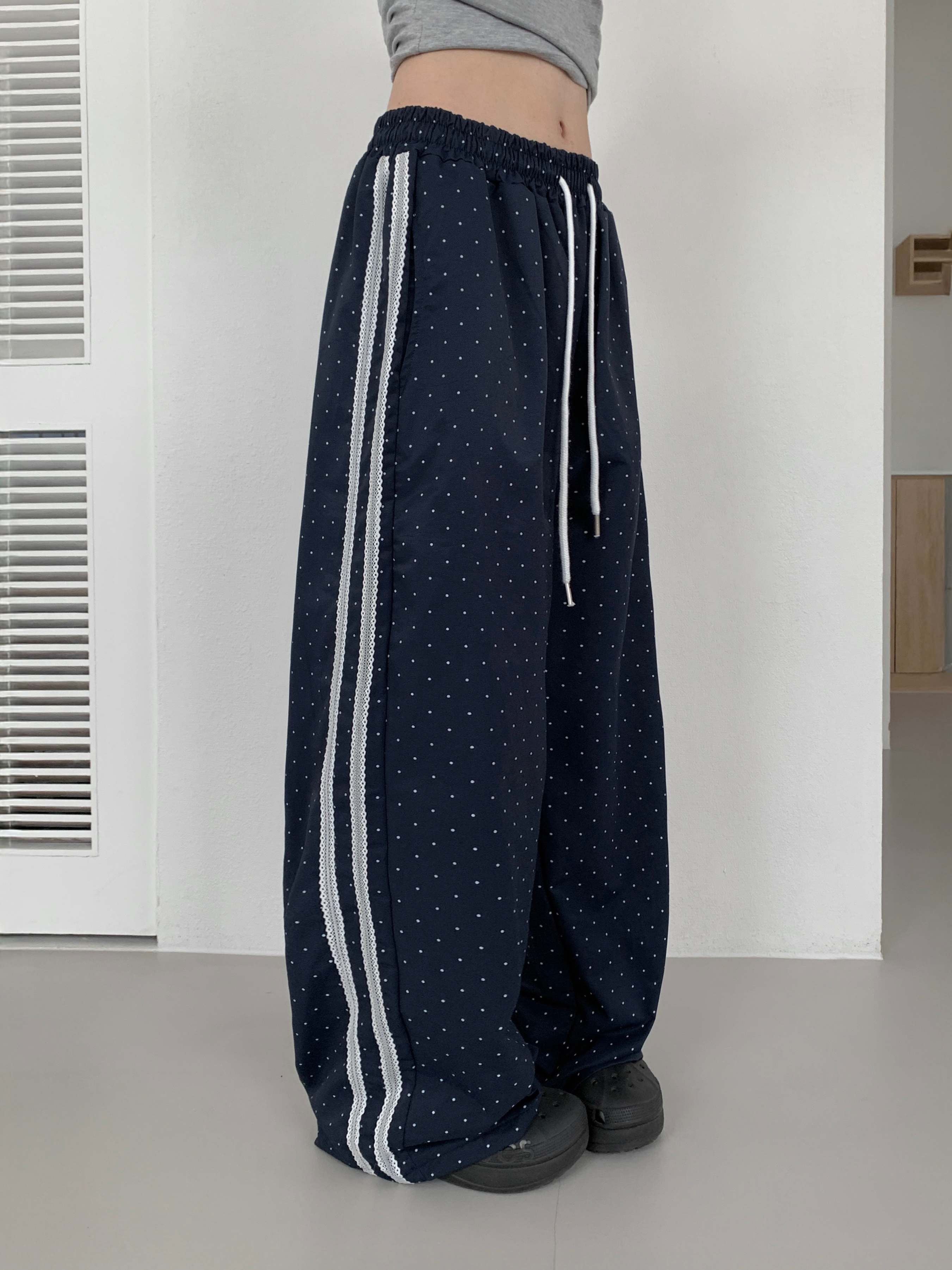 レースラインドット柄ワイドトラックパンツ | ファッション通販サイト NUGU