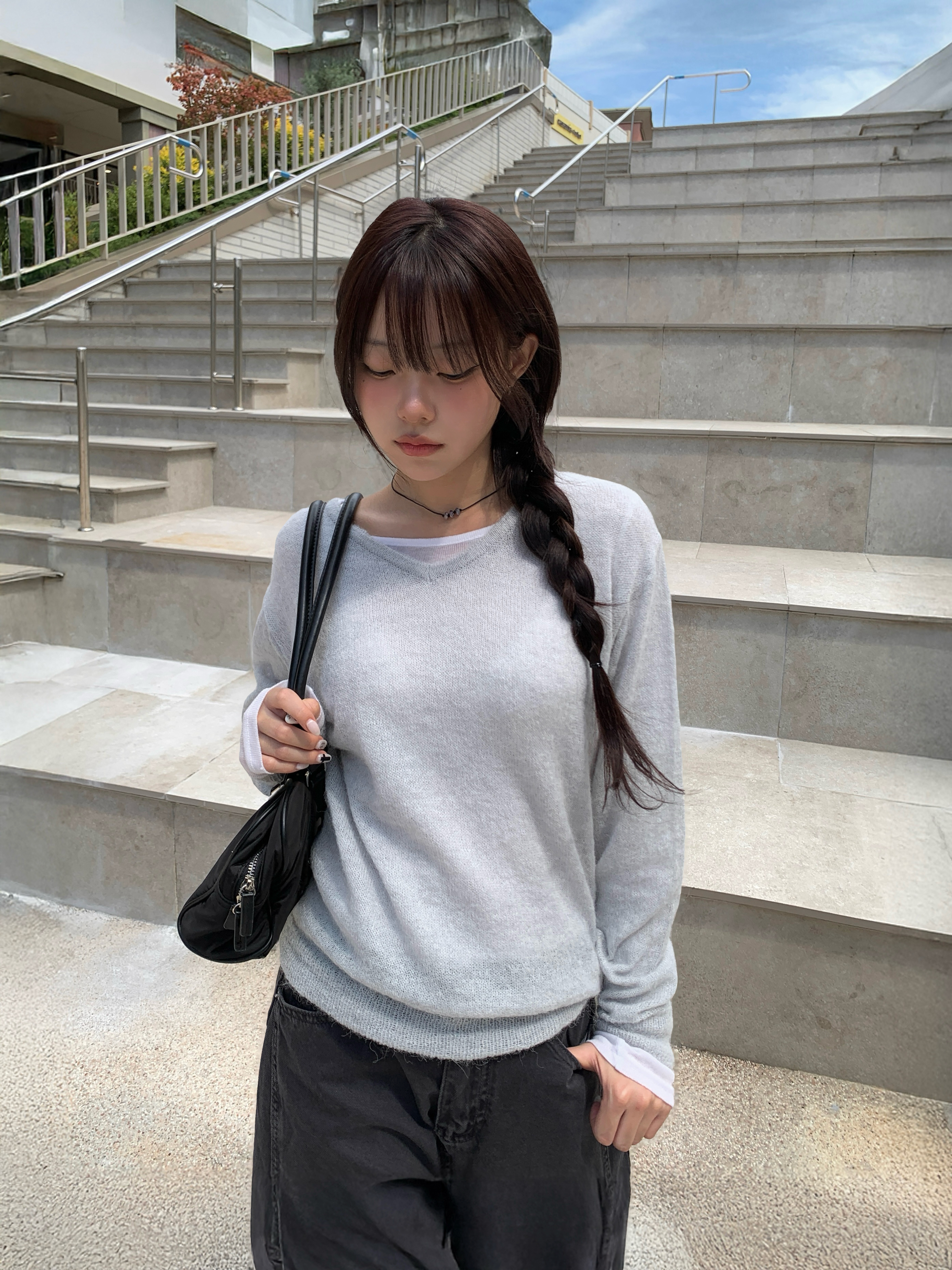 アルパカ混ルーズVネックニット