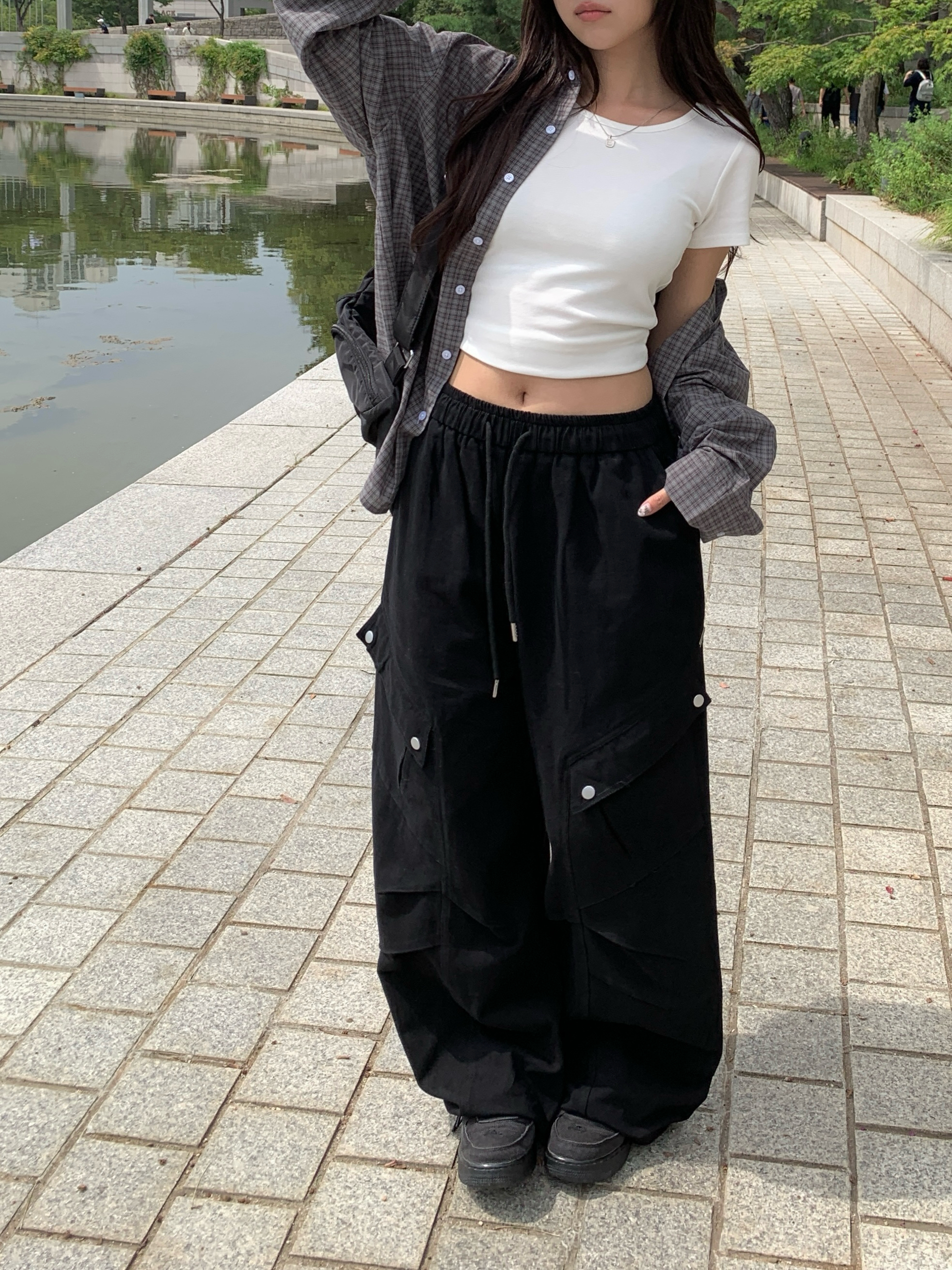 斜めポケット裾ドロストワイドカーゴパンツ | ファッション通販サイト NUGU