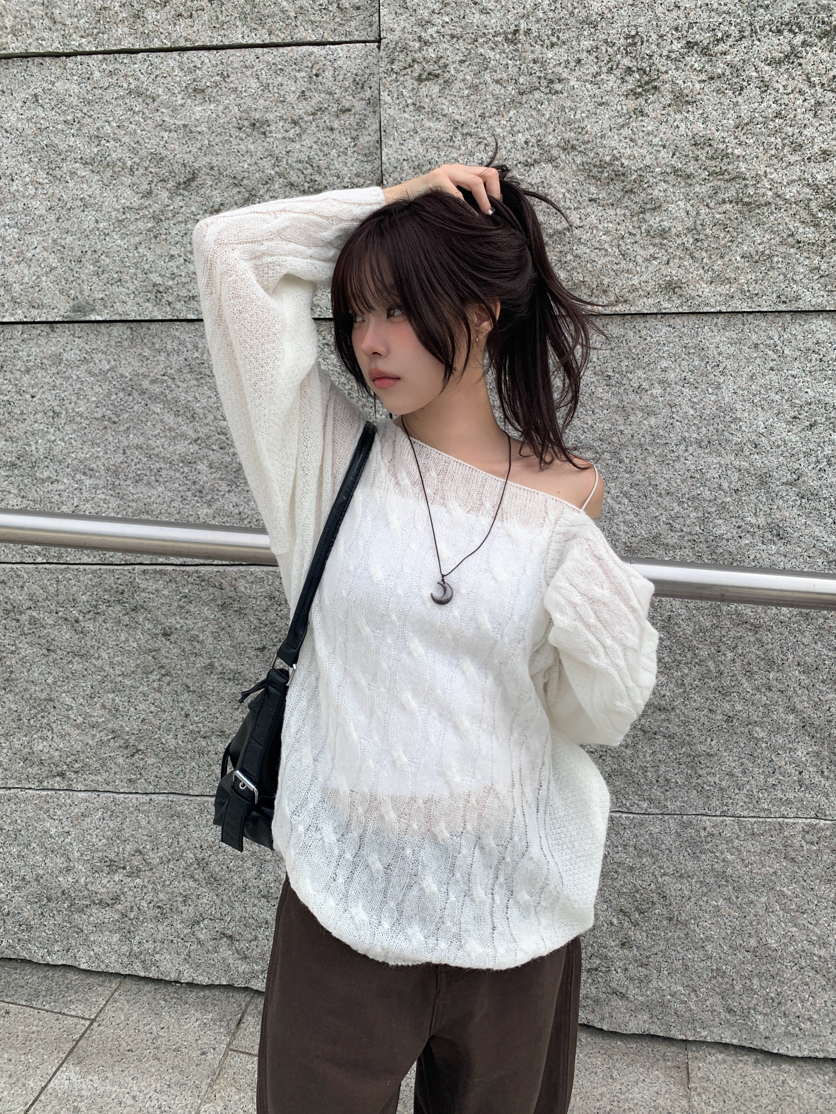 アルパカ混ボートネックケーブル編みニット