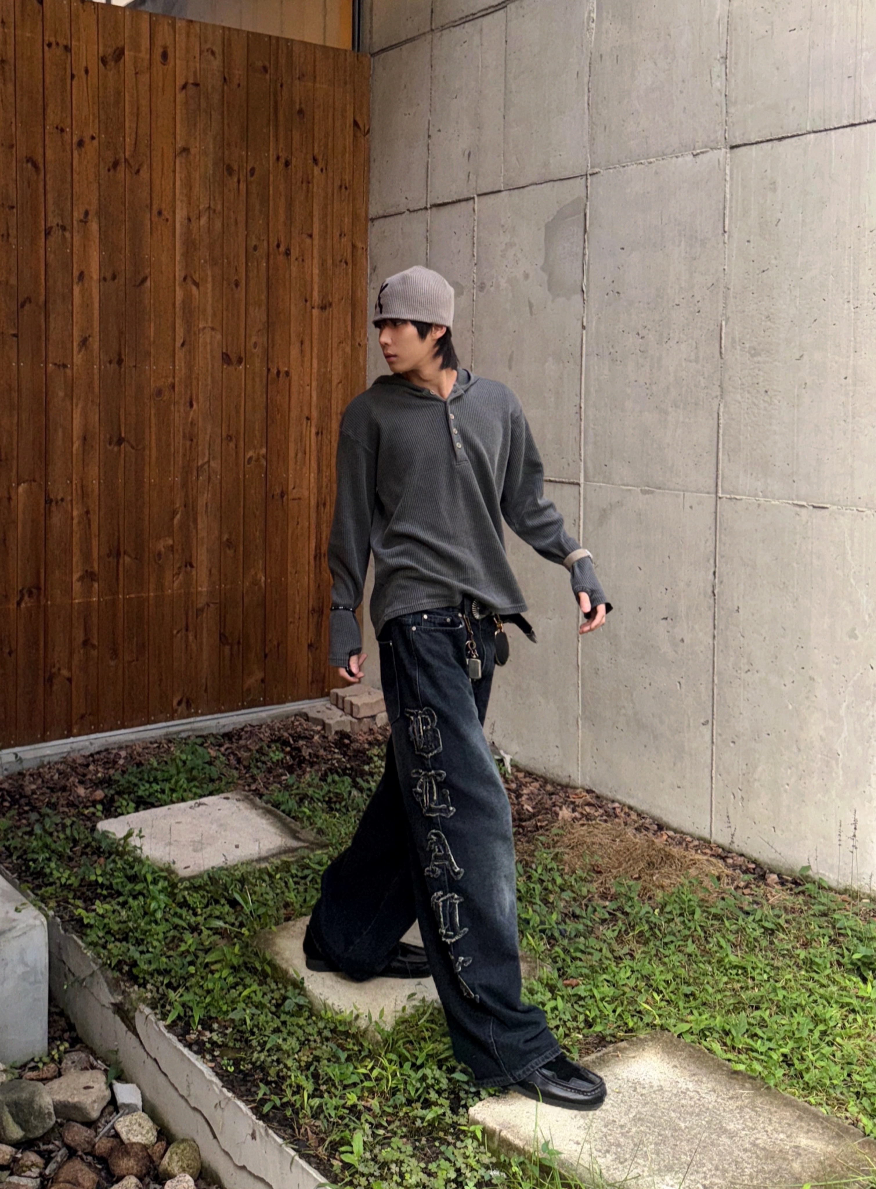 ブラックレタリングウォッシュデニムパンツ | ファッション通販サイト NUGU