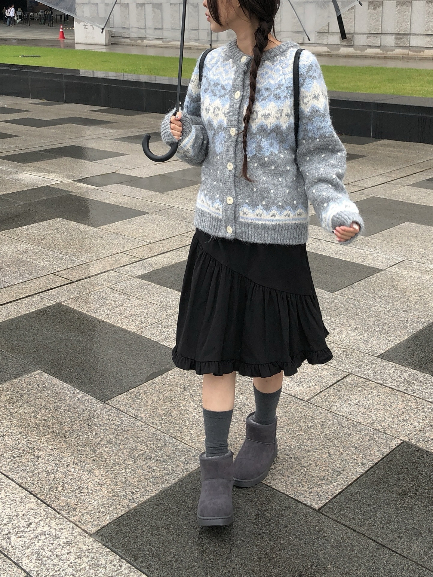 斜めタックシャーリング裾フリルミディスカート