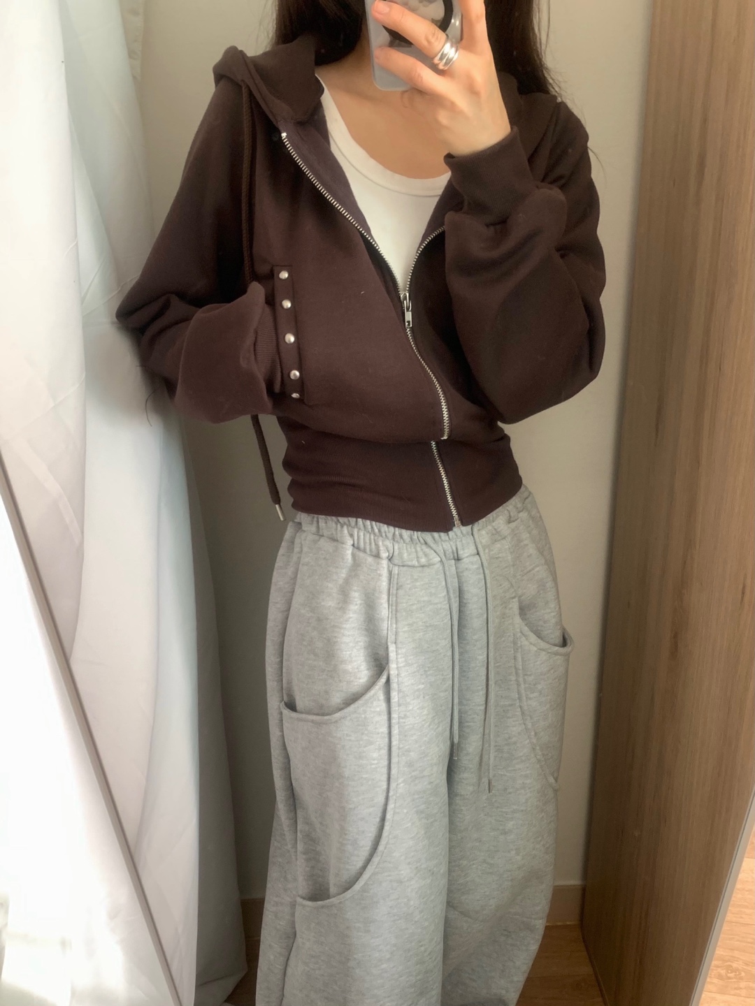 スタッズポケットパーカー