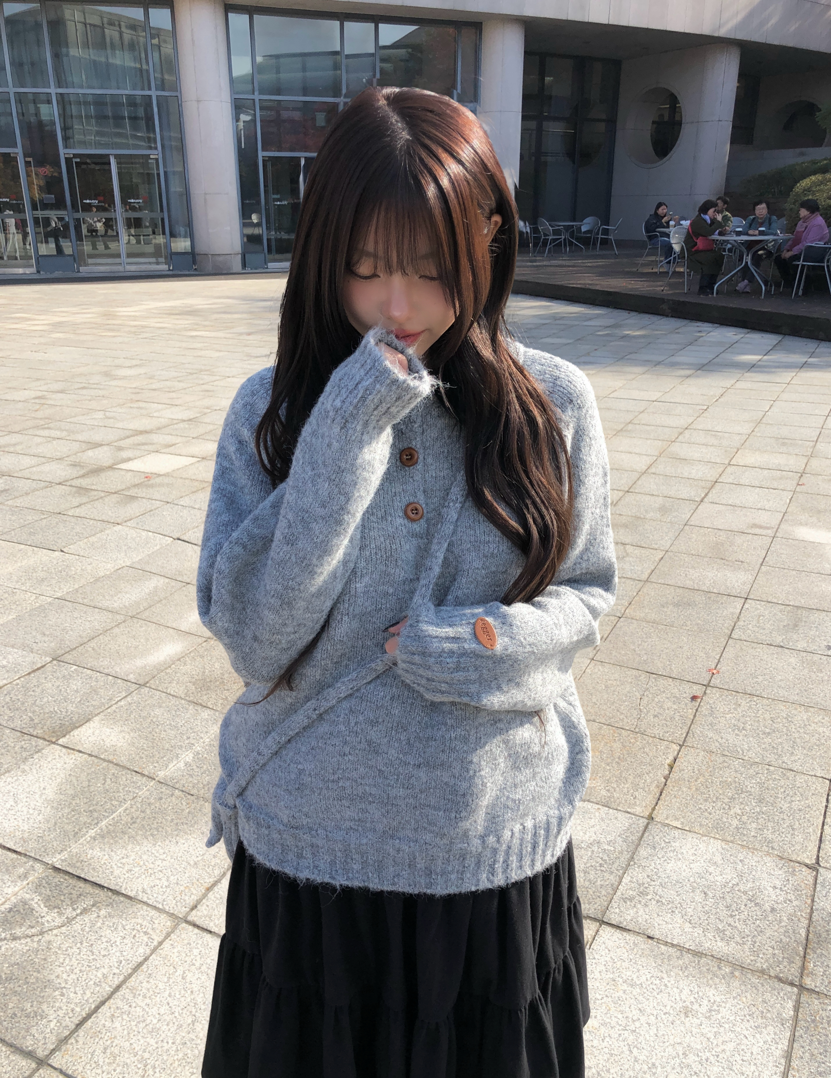 ウール混ラベルワッペン付きボタンヘンリーネックニット