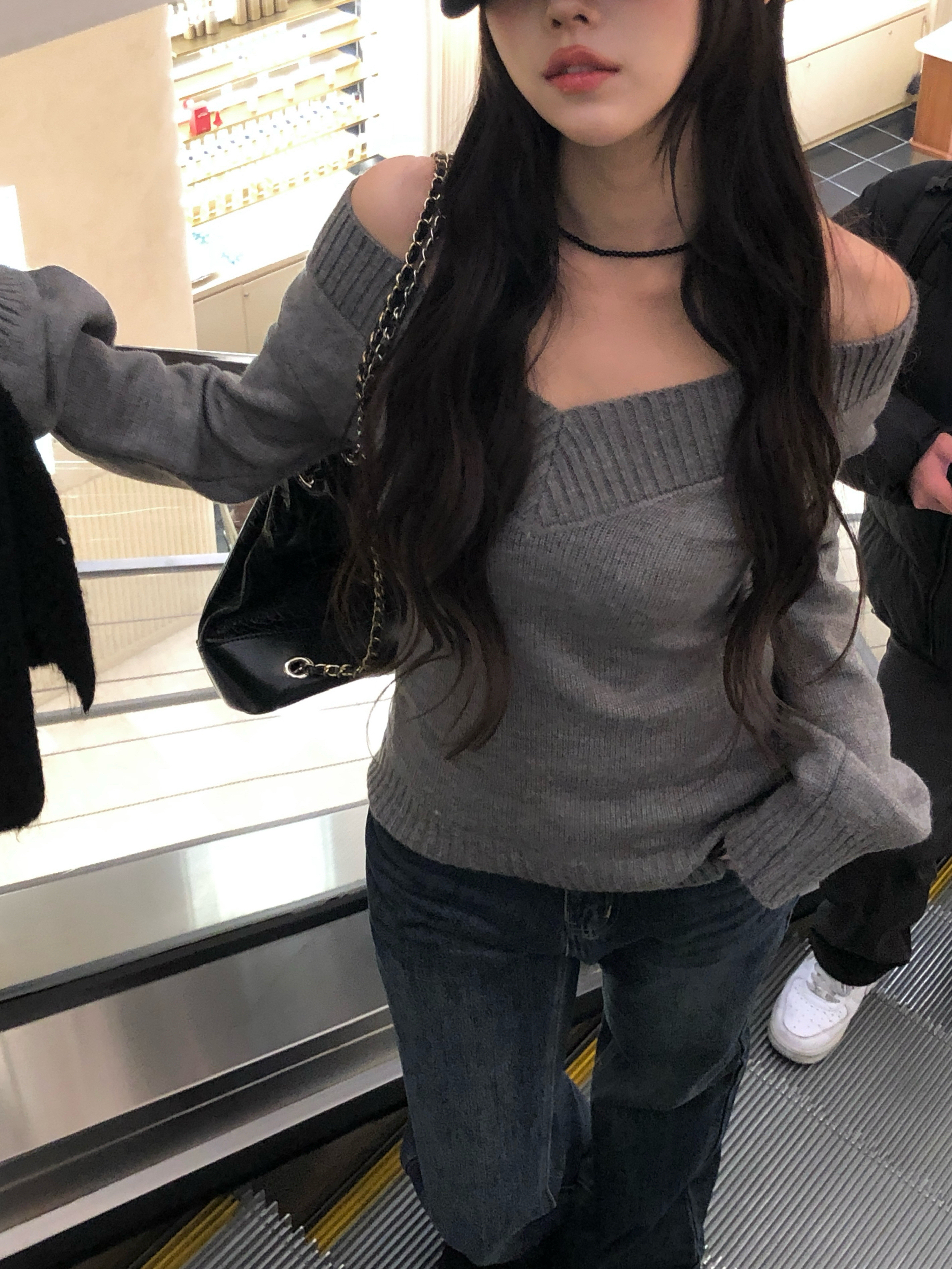 ワイドVネックスリムフィットニット