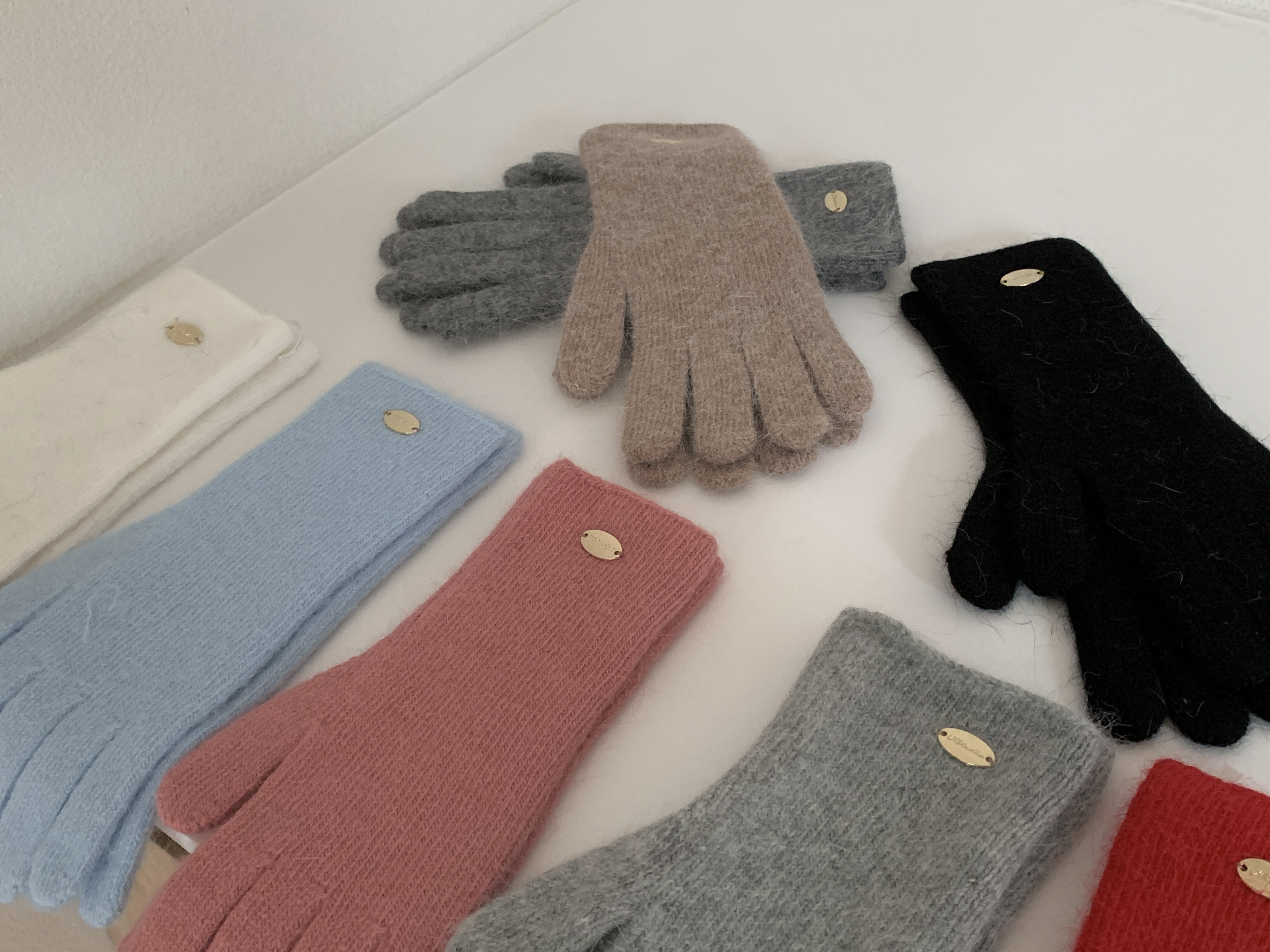 アンゴラ風フィンガーホールニット手袋