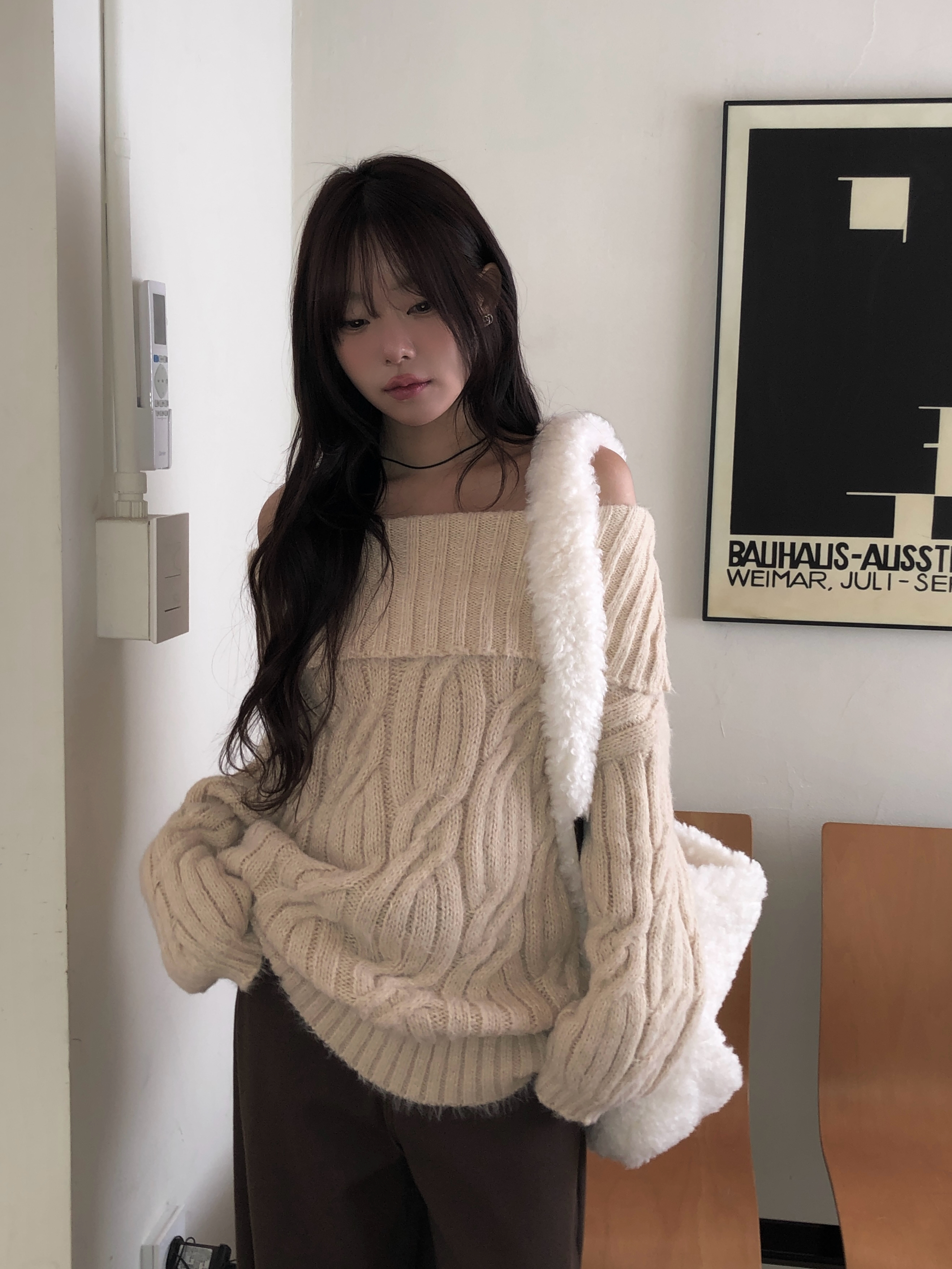 大胆ケーブル編みオフショルダールーズニット | ファッション通販