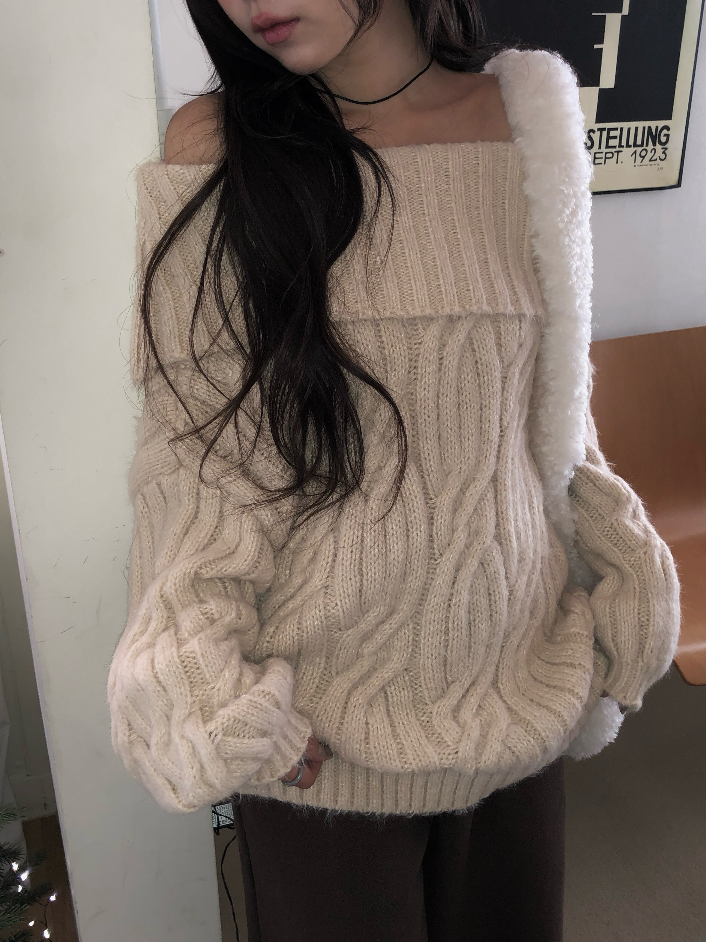 大胆ケーブル編みオフショルダールーズニット | ファッション通販