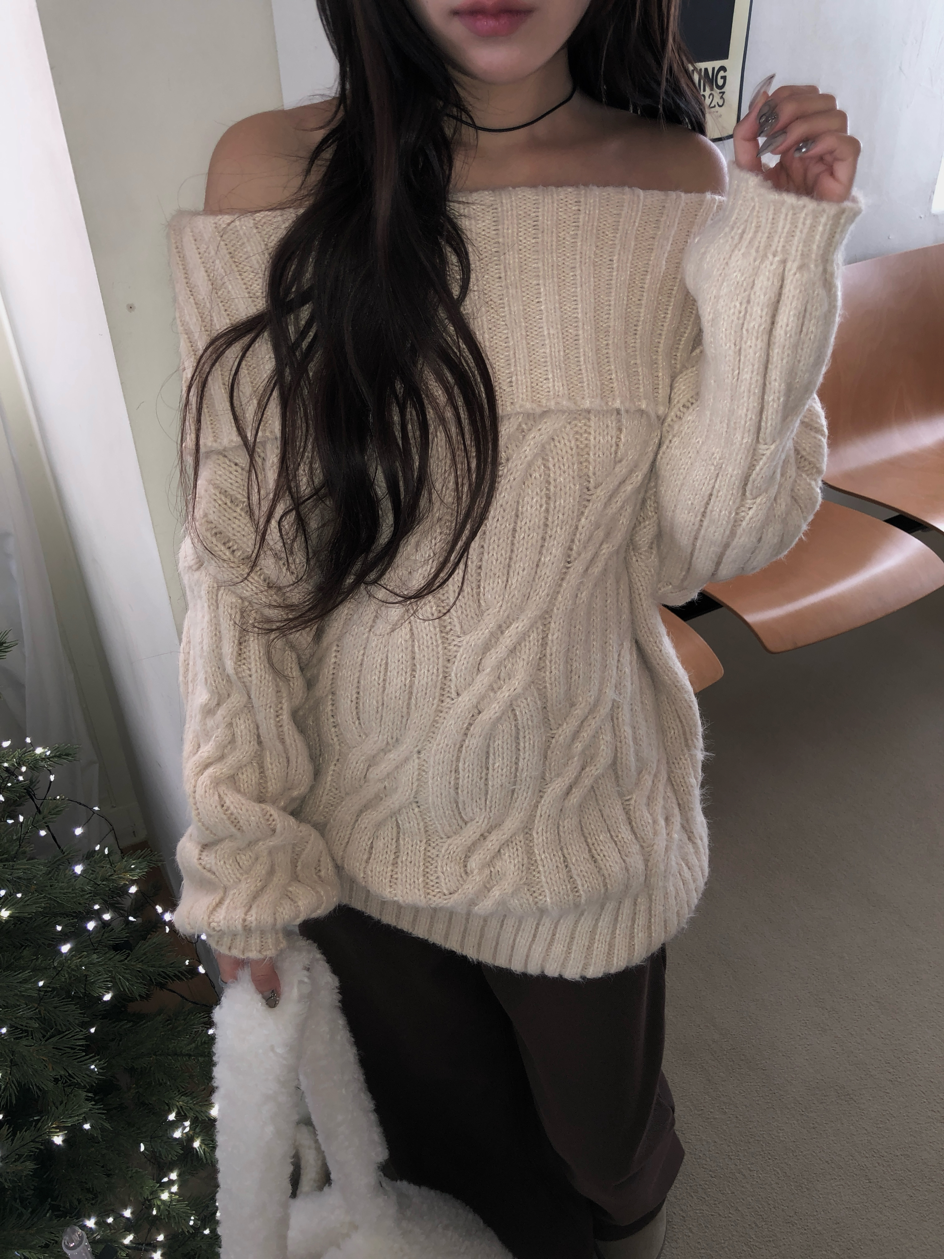 andmary オフショルダー ケーブル編み ニット ベージュ 大胆ケーブル編みオフショルダールーズニット | ファッション通販