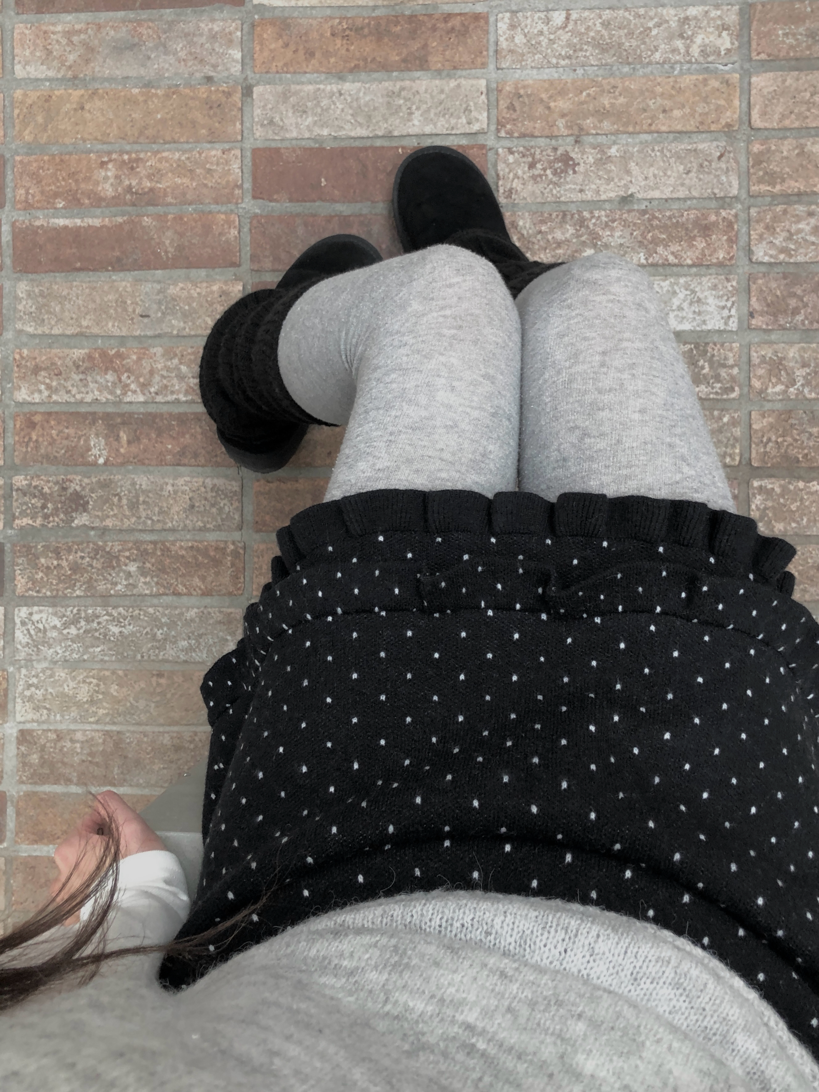 ドット裾フリルミニニットスカート