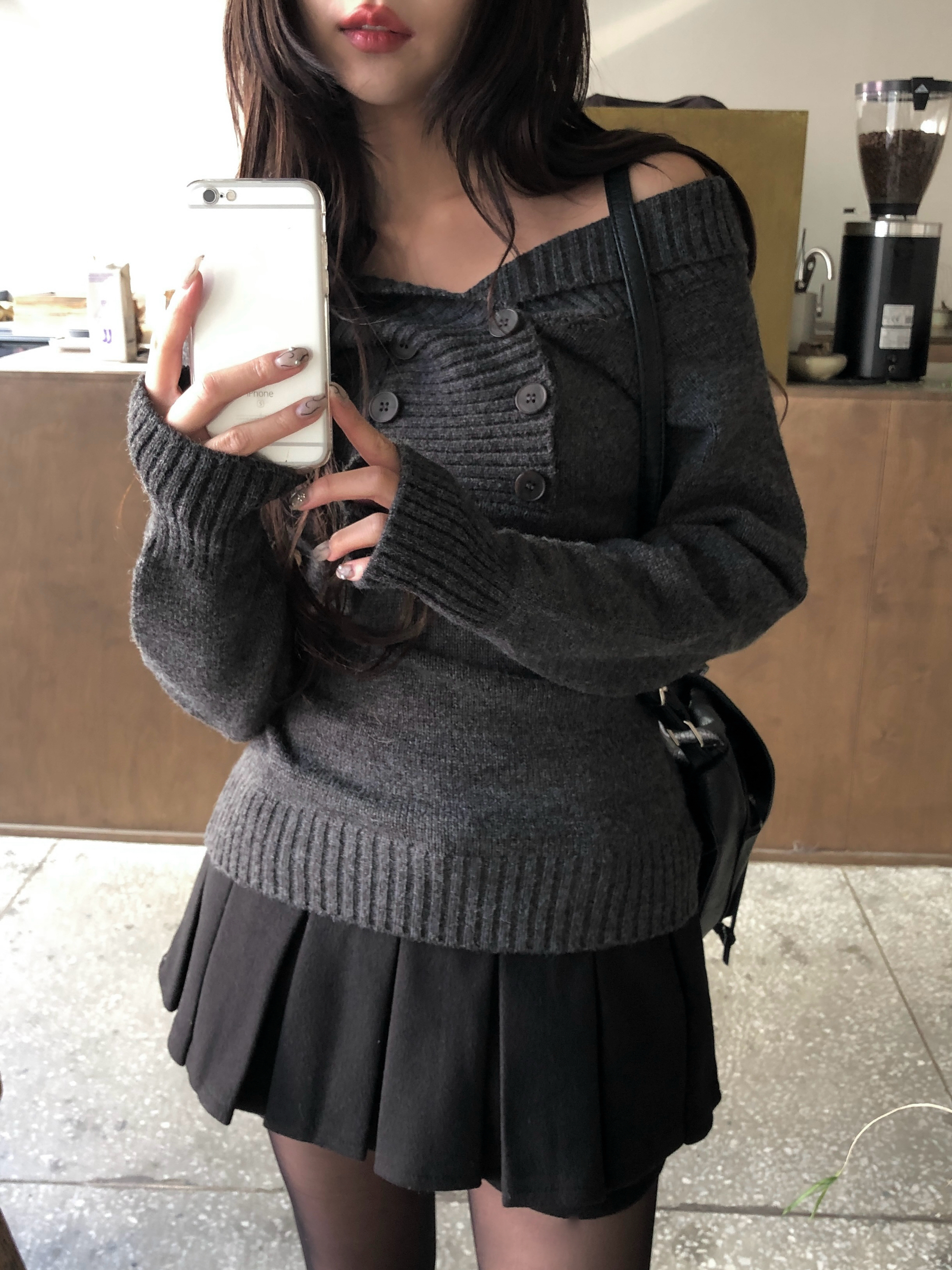 ダブルボタンオフショルダースリムニット