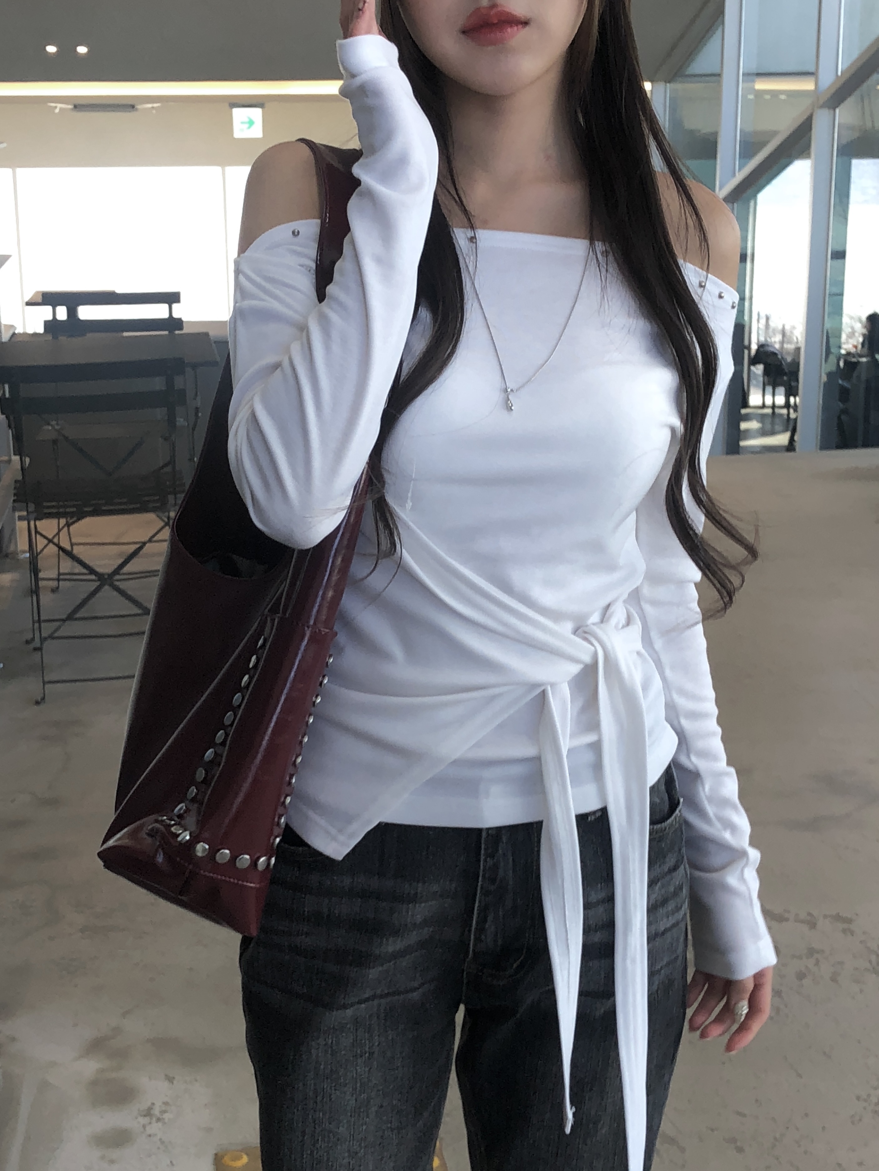 スタッズラップタイオフショルダーTシャツ | ファッション通販サイト NUGU