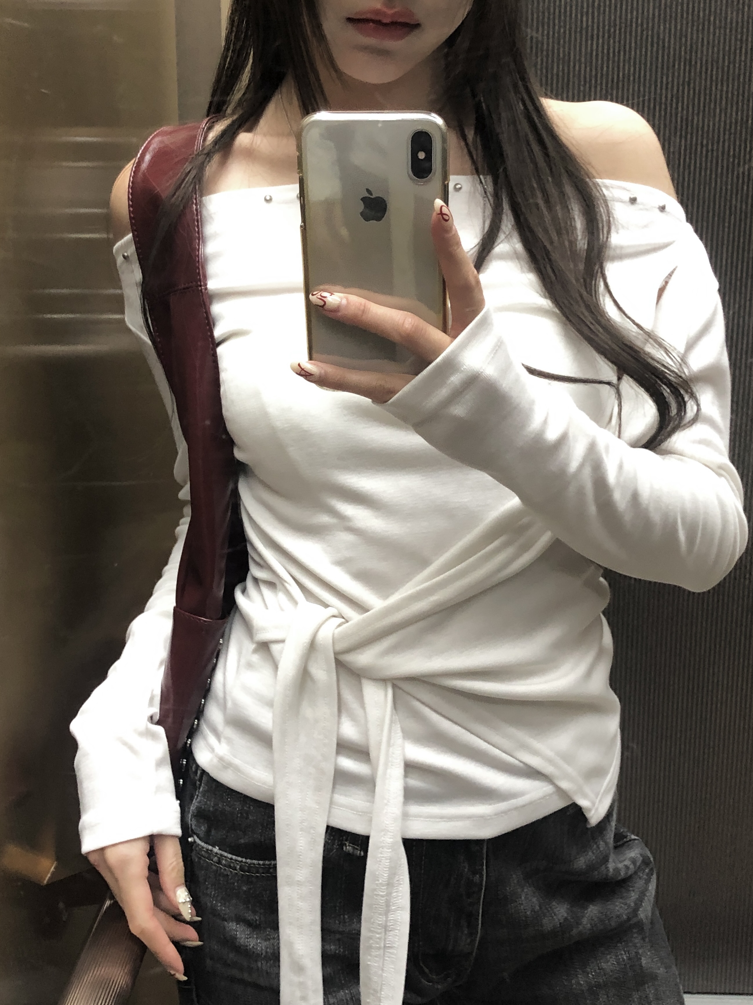 スタッズラップタイオフショルダーTシャツ | ファッション通販サイト NUGU