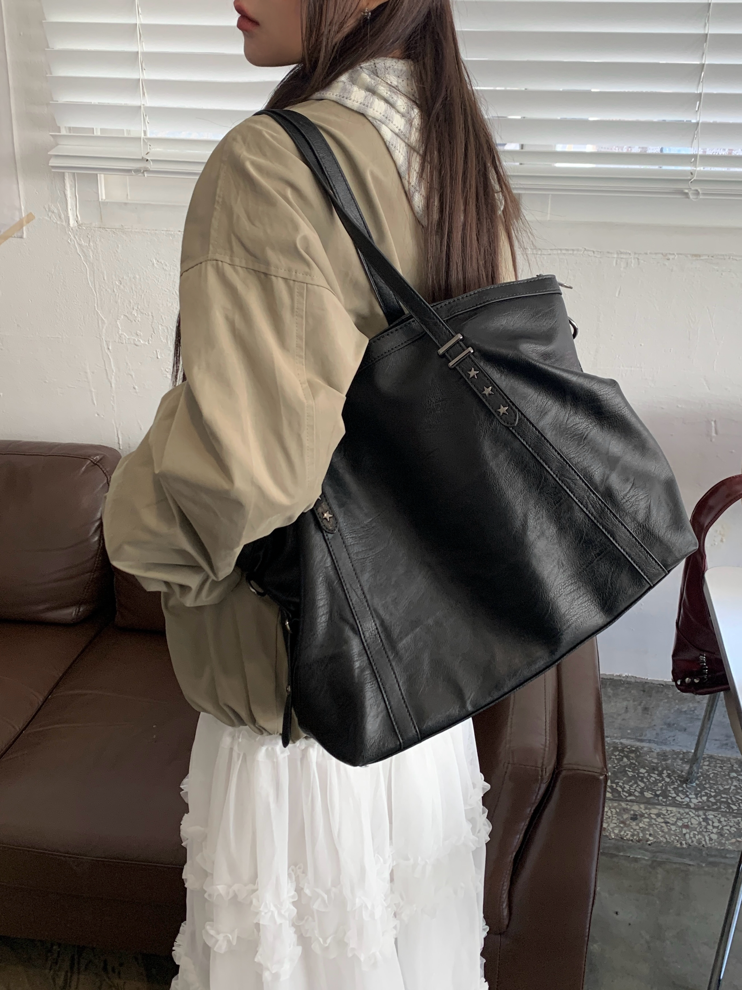 スリースタースタッズビッグショルダーバッグ