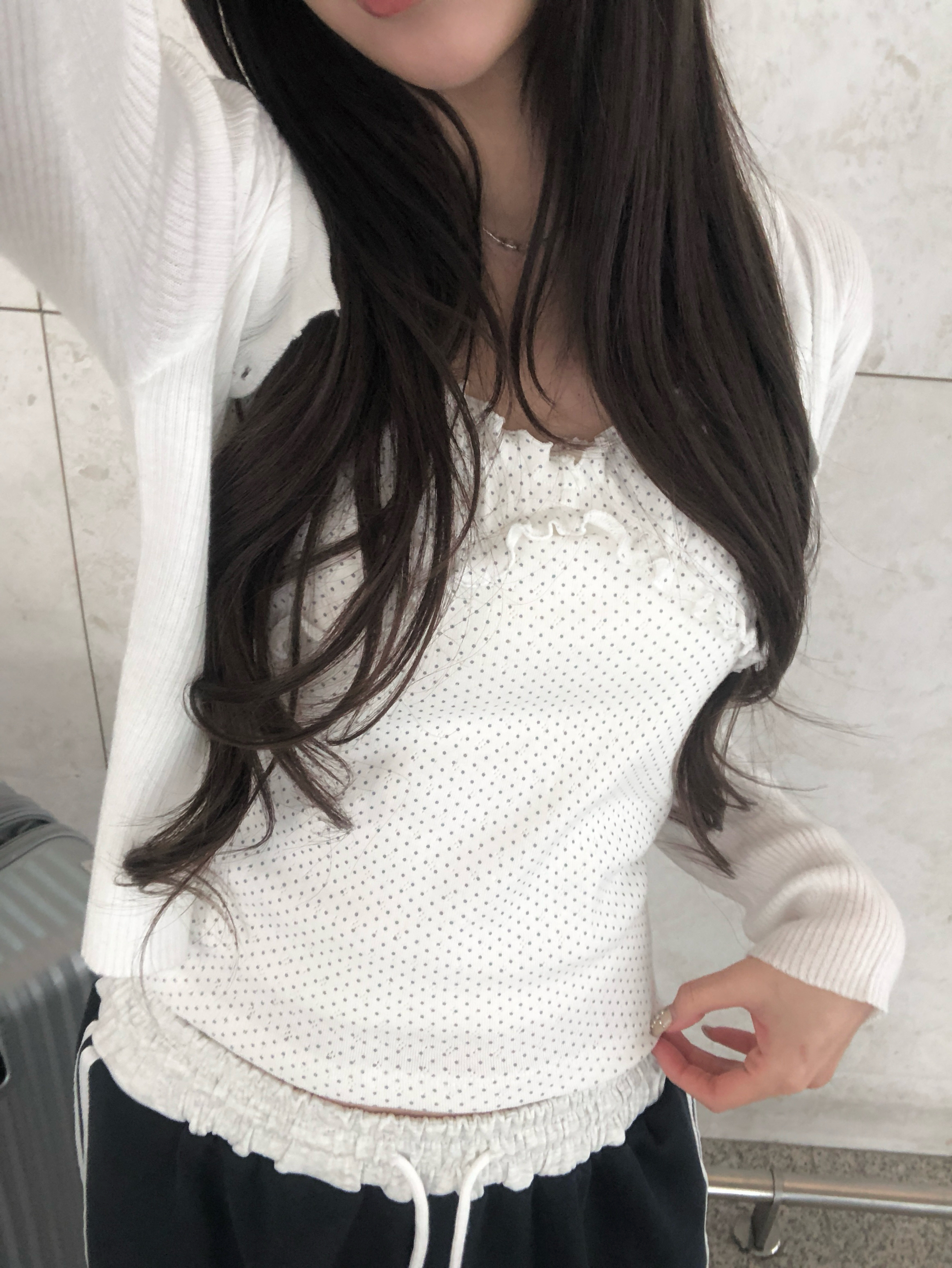 フリルミニドットVネックキャミソール