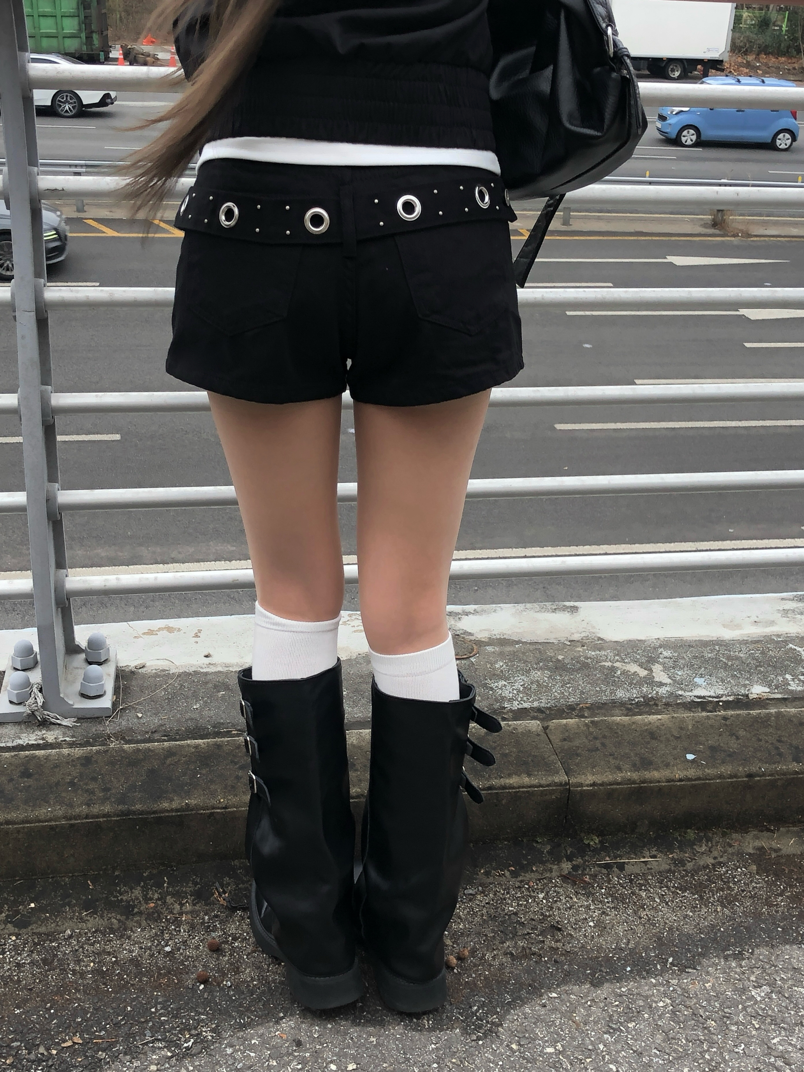 バックスタッズアイレットベルトショートパンツ